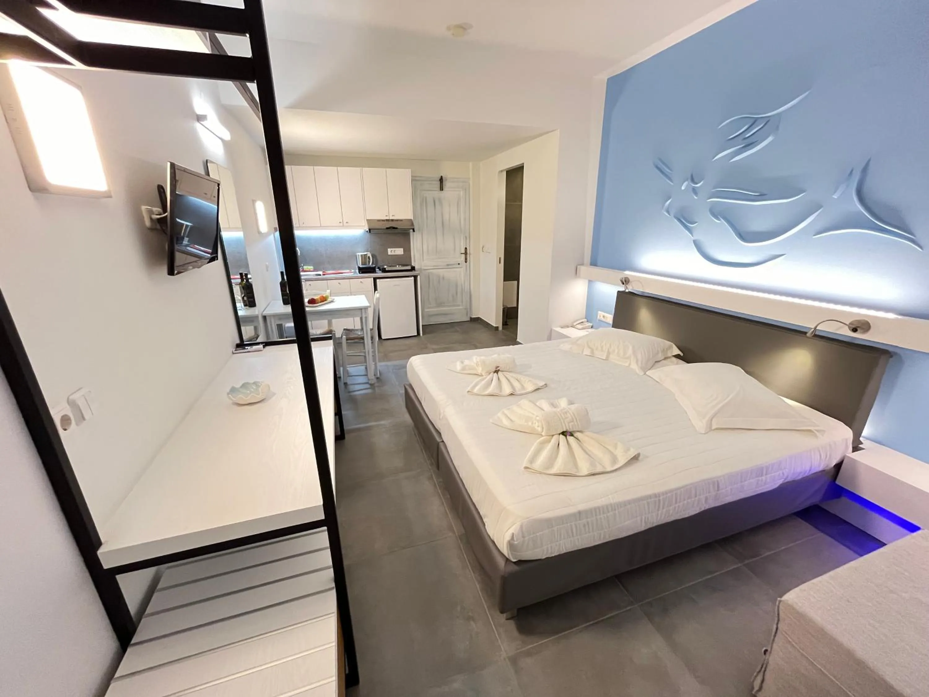 Photo of the whole room, Bed in Niriides