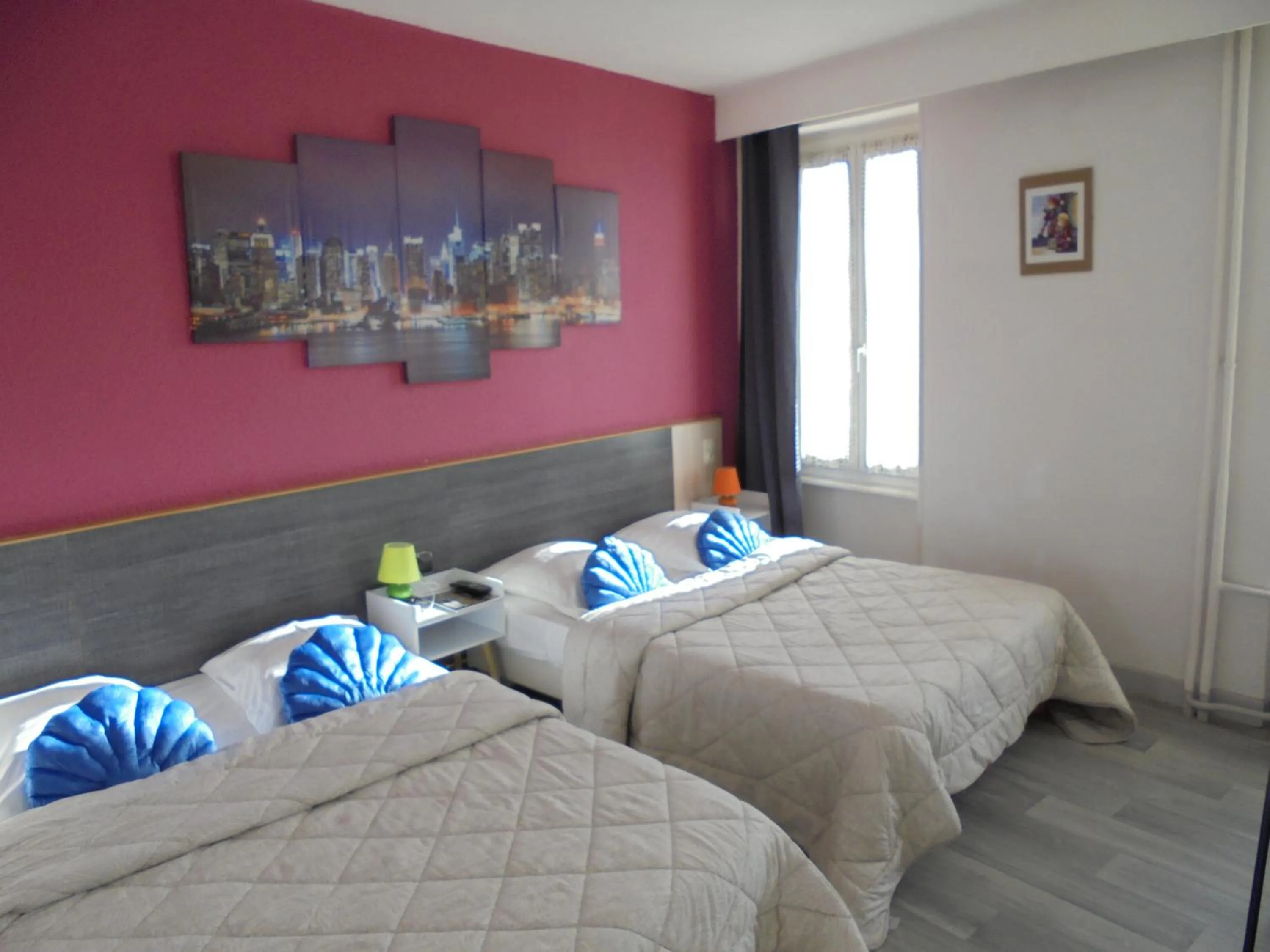 Bedroom, Bed in Hotel De La Gare