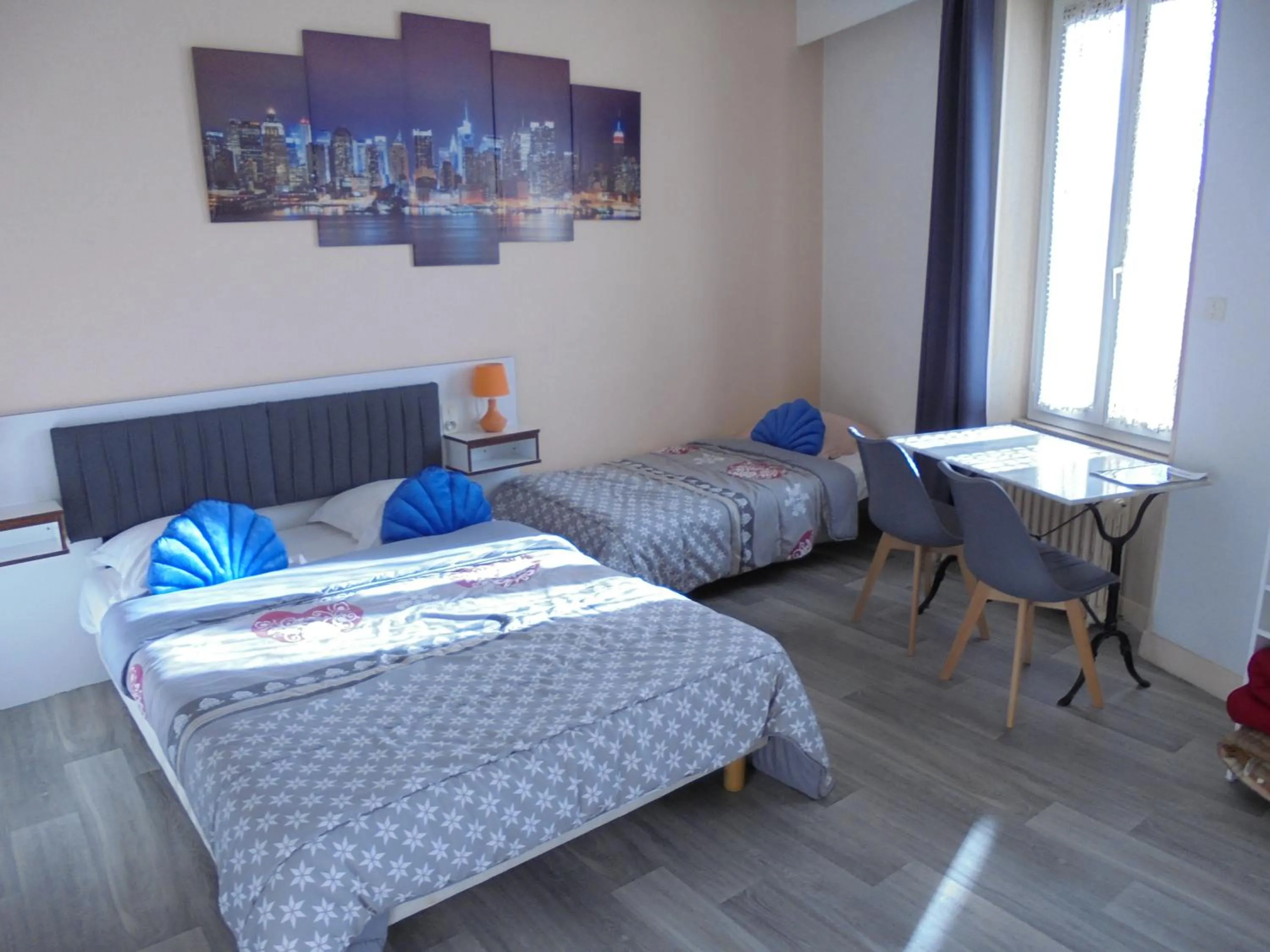 Bedroom, Bed in Hotel De La Gare