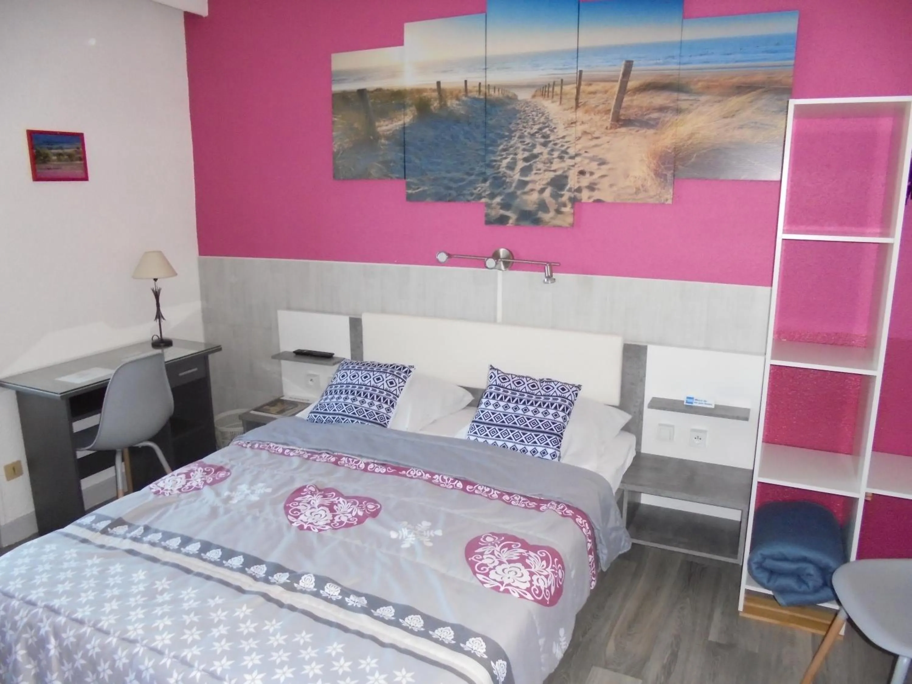 Bedroom, Bed in Hotel De La Gare