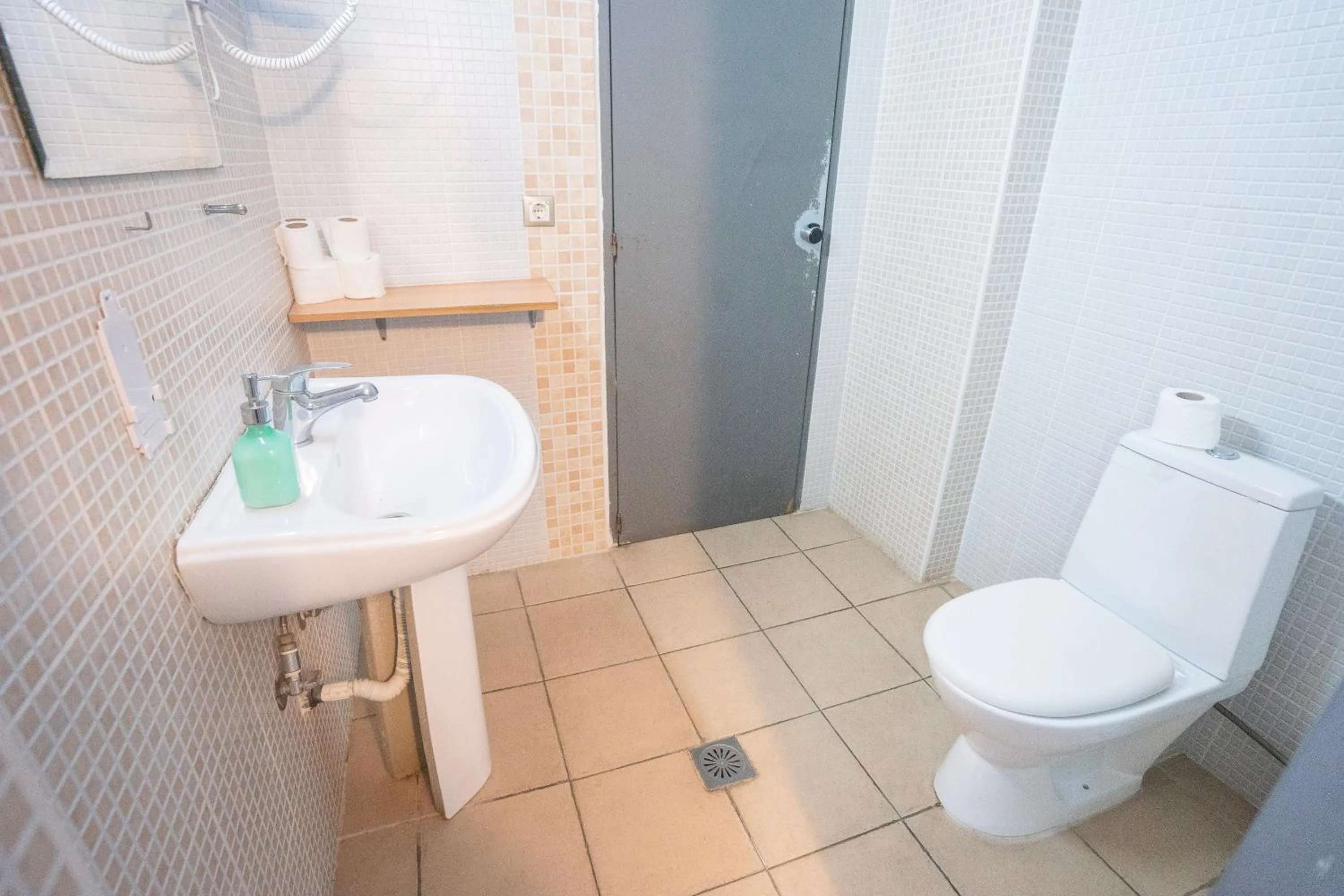 Bathroom in RentRooms Thessaloniki