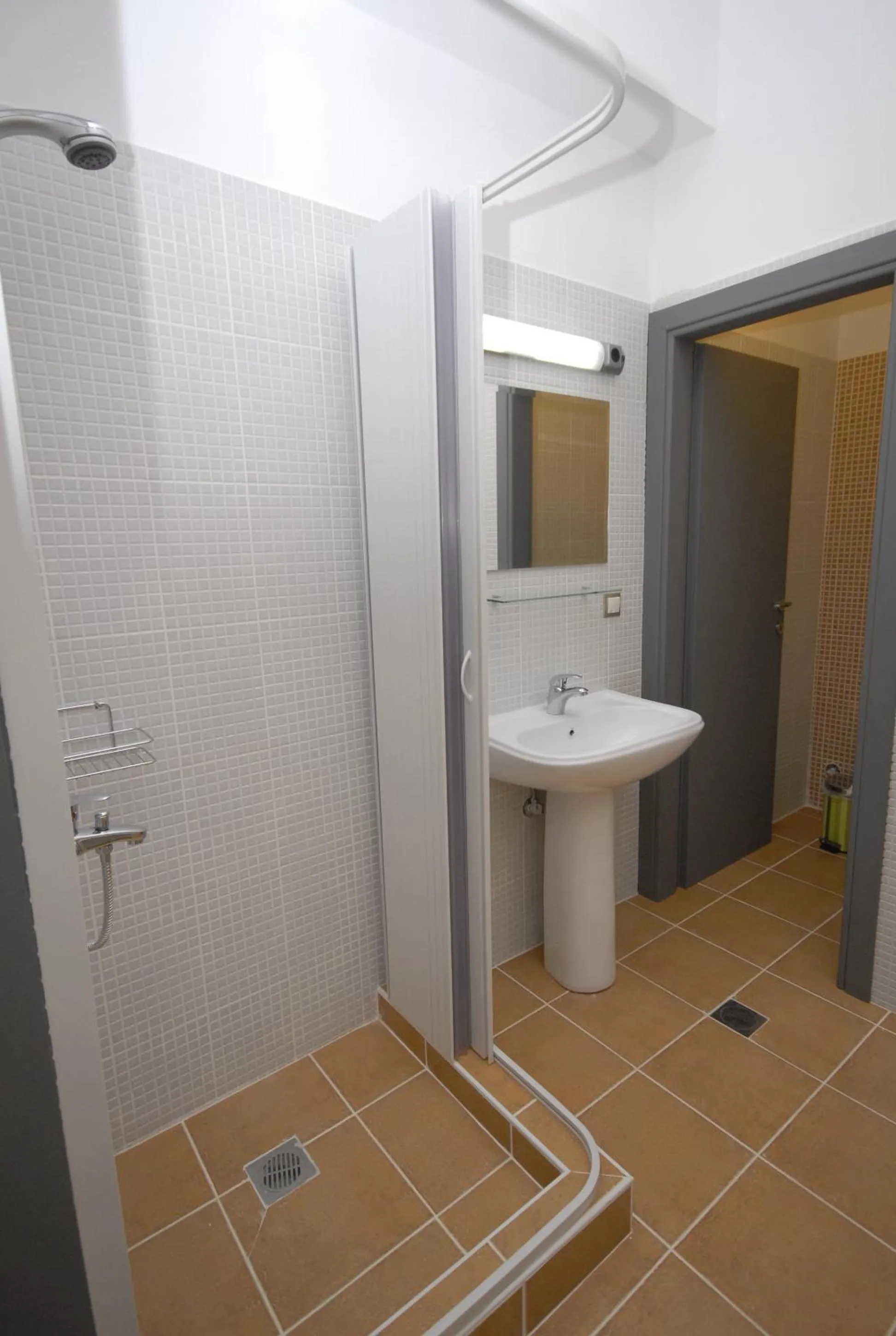 Toilet in RentRooms Thessaloniki