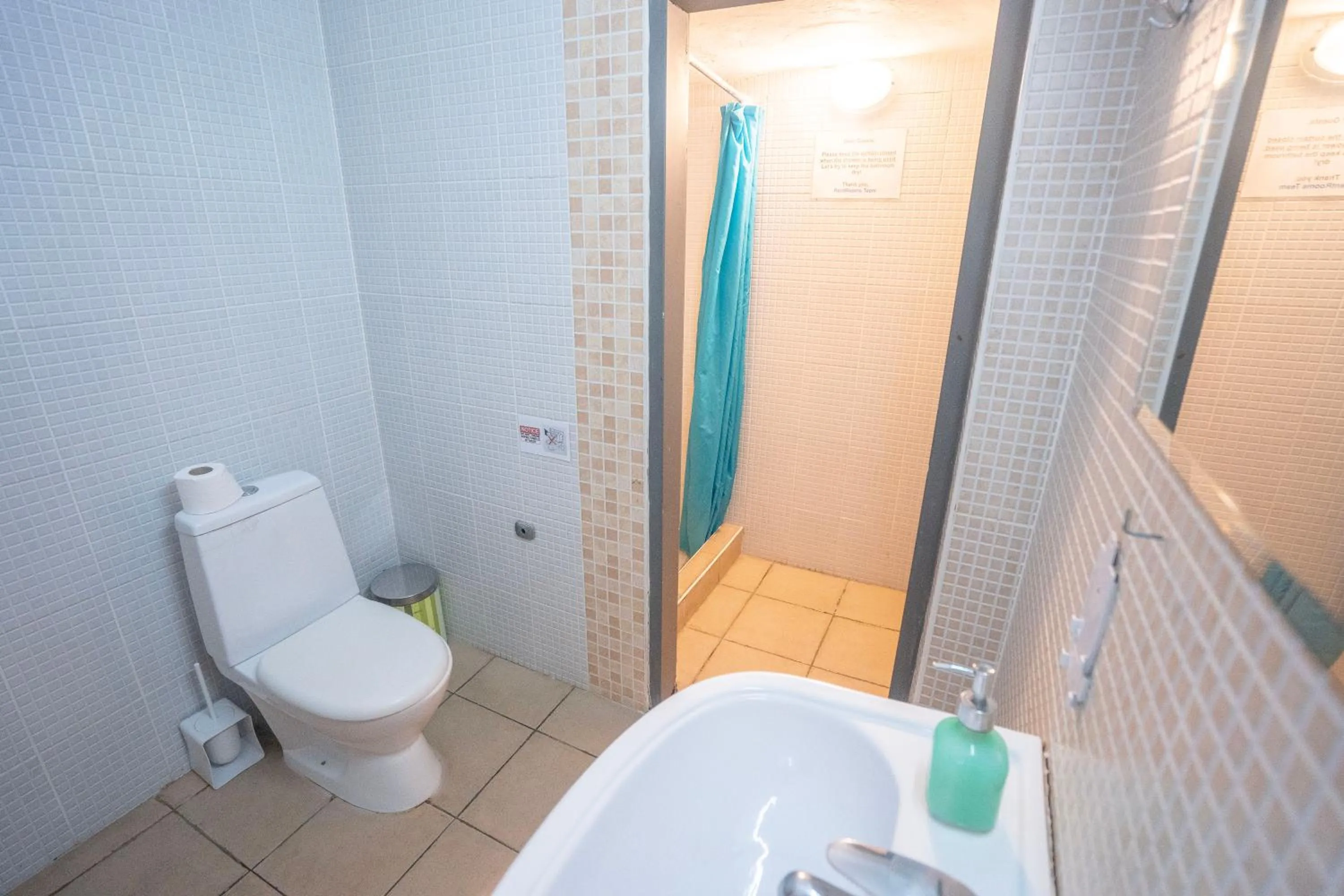 Bathroom in RentRooms Thessaloniki