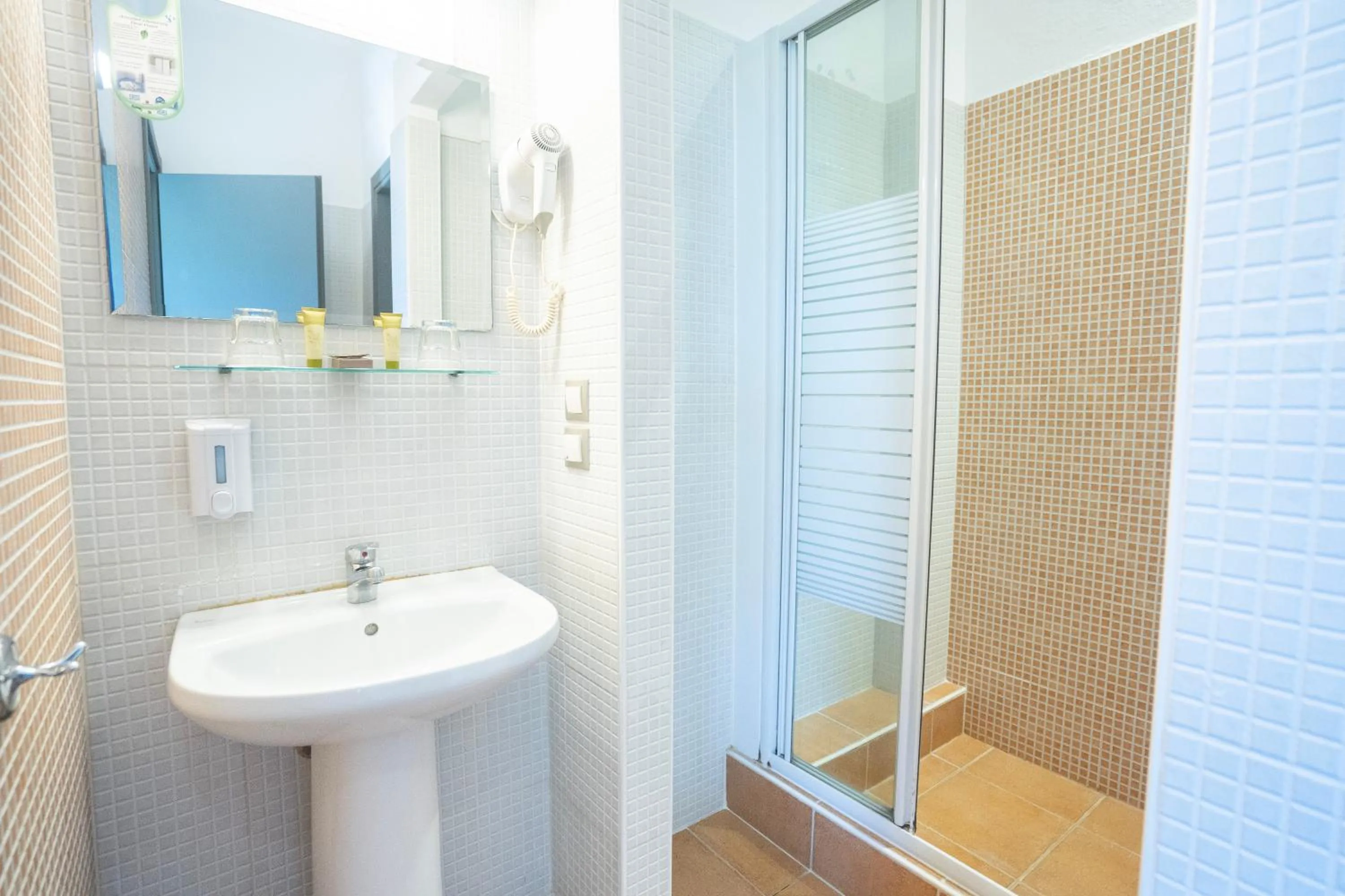 Bathroom in RentRooms Thessaloniki