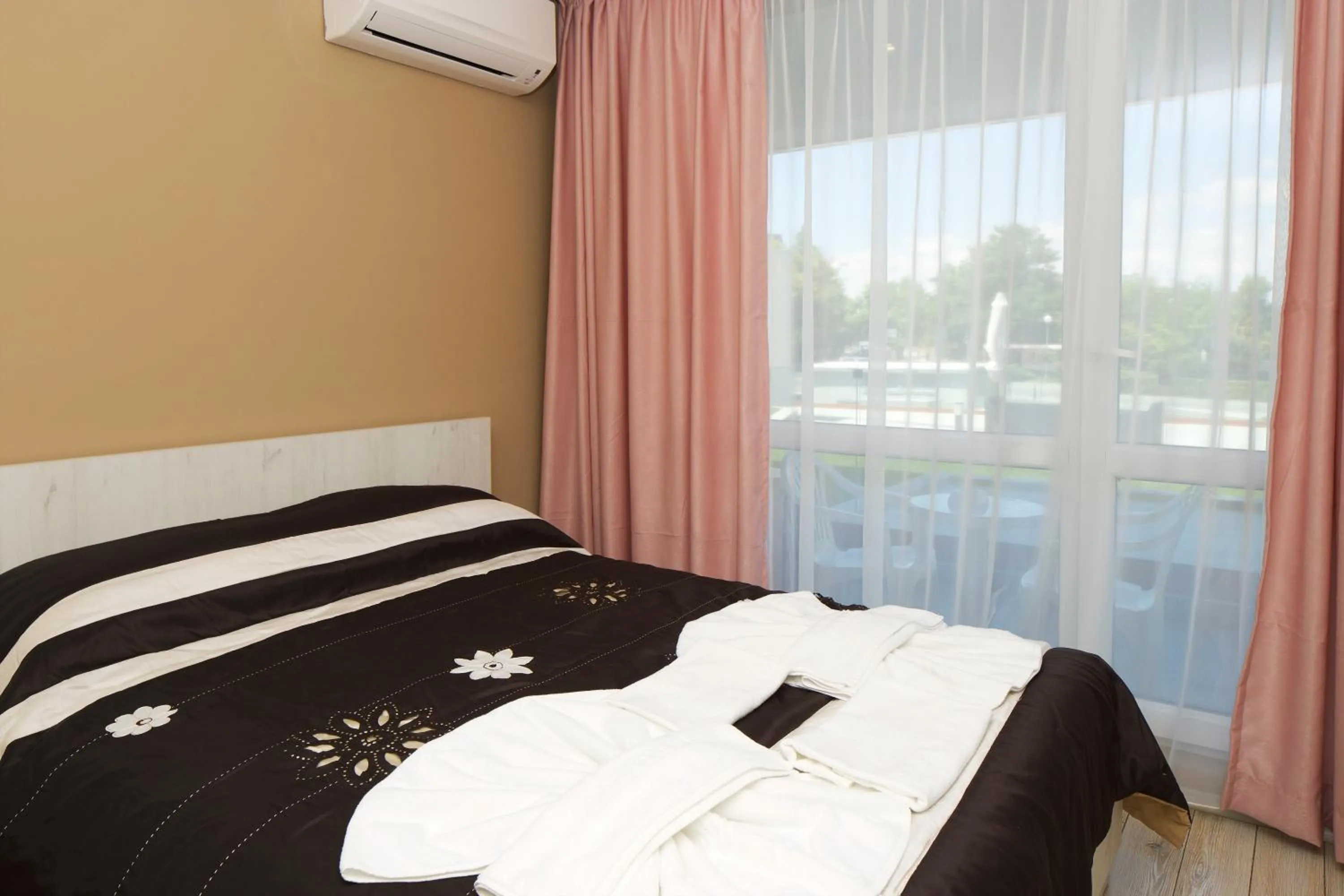 Bedroom, Bed in Aparthotel Paradiso