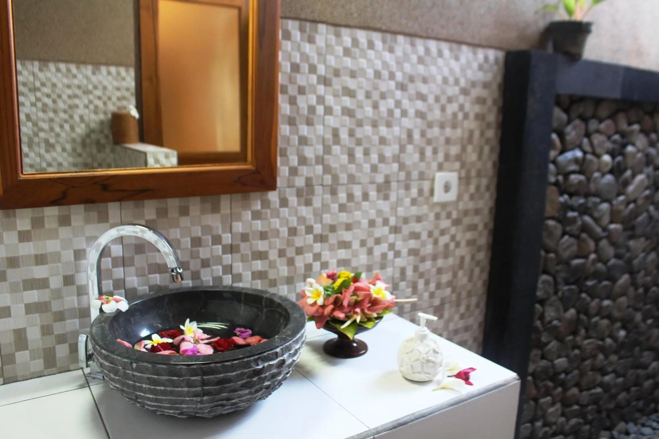 Property building in Pande Guest House