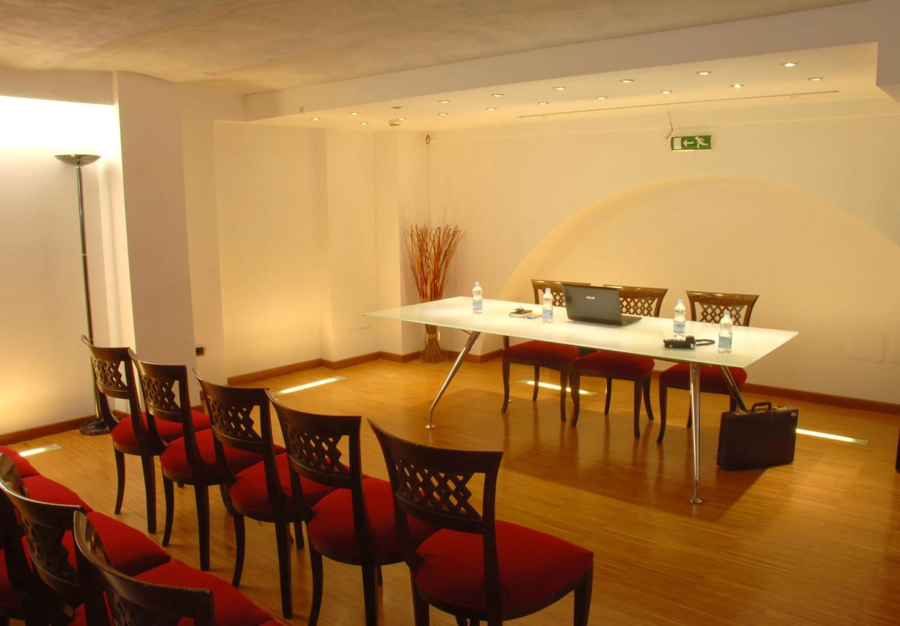 Business facilities in Hotel Europa