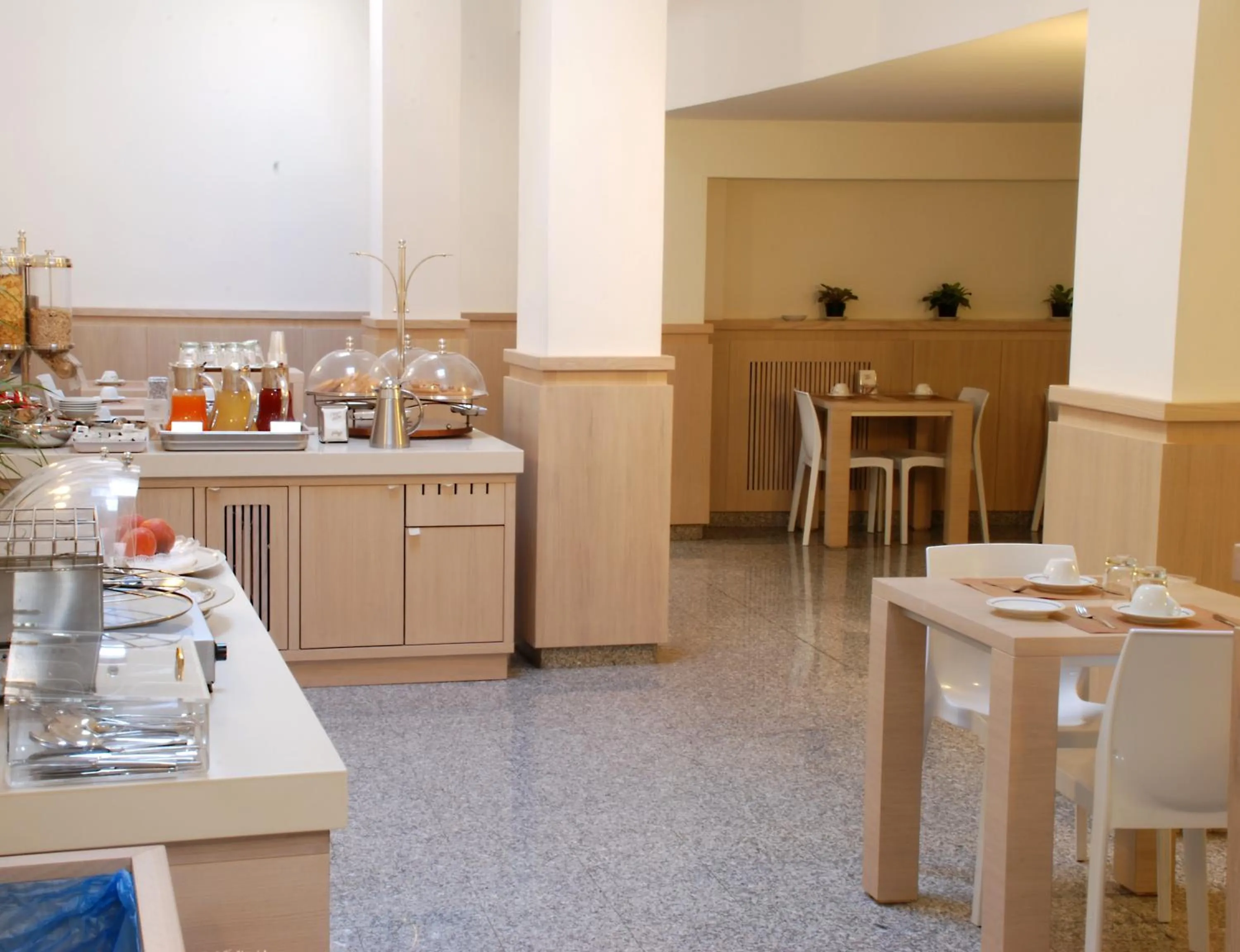 Restaurant/places to eat in Hotel Europa