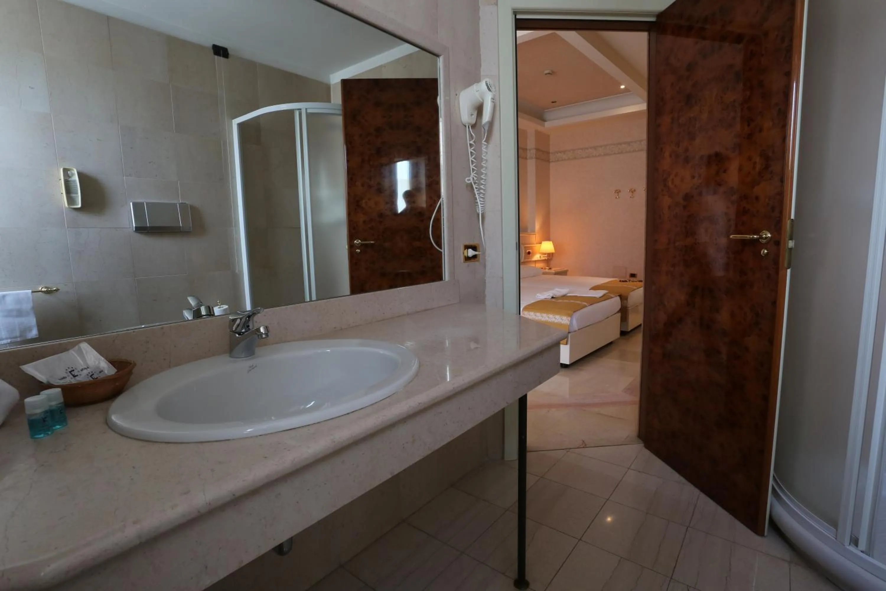 Bathroom in Hotel Europa