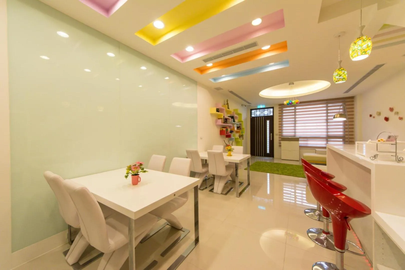 Restaurant/places to eat in 醇境民宿市區車庫停車場