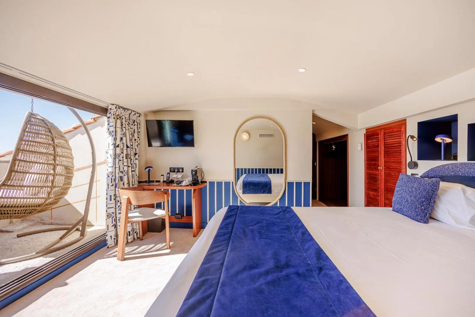 Photo of the whole room, Bed in Welcome Hotel