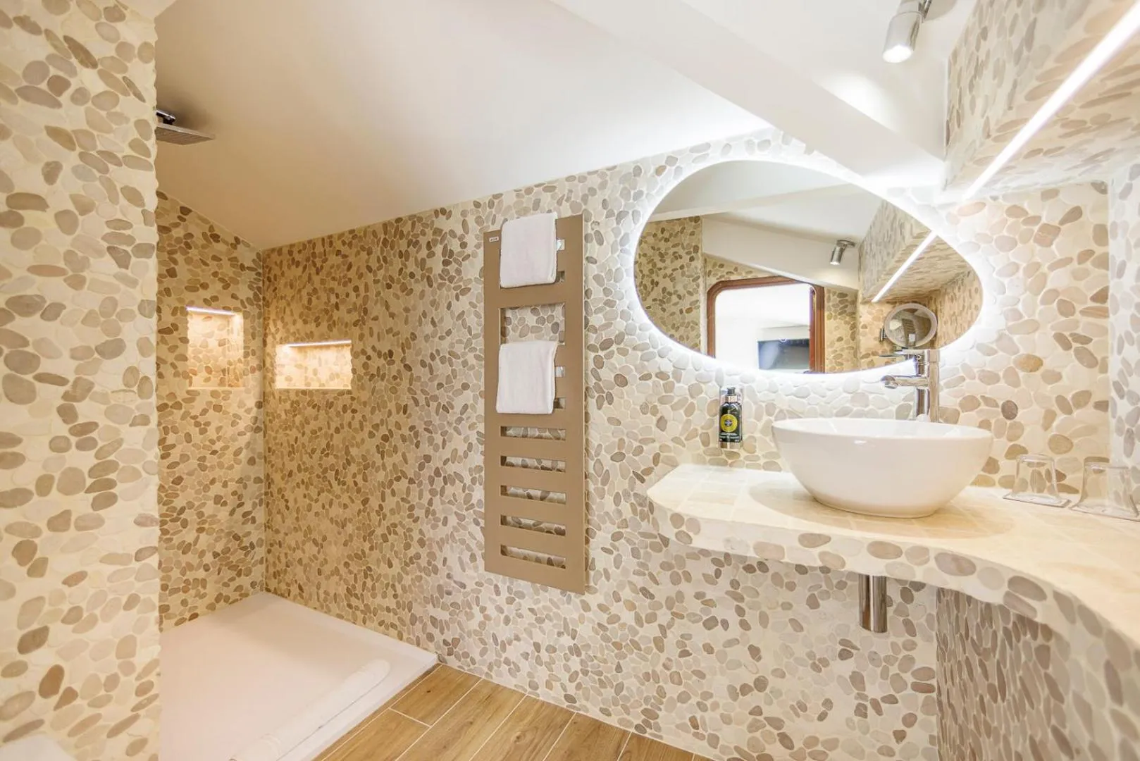 Shower in Welcome Hotel