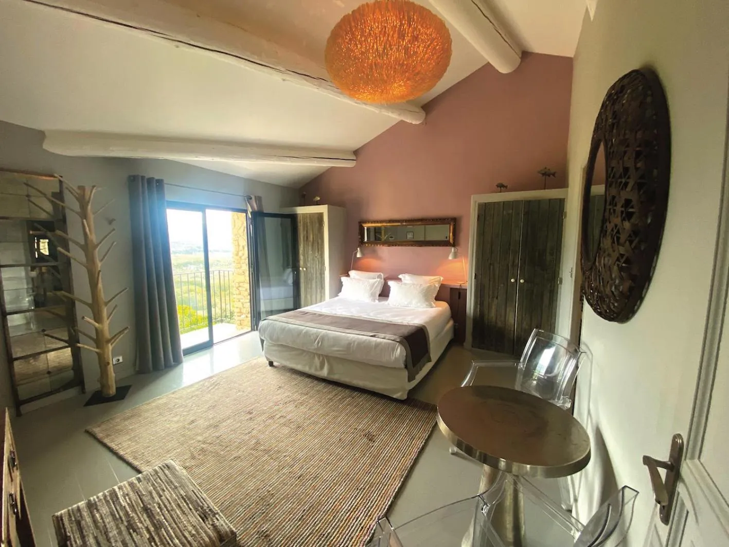 Bed in Hôtel La Maison de Crillon