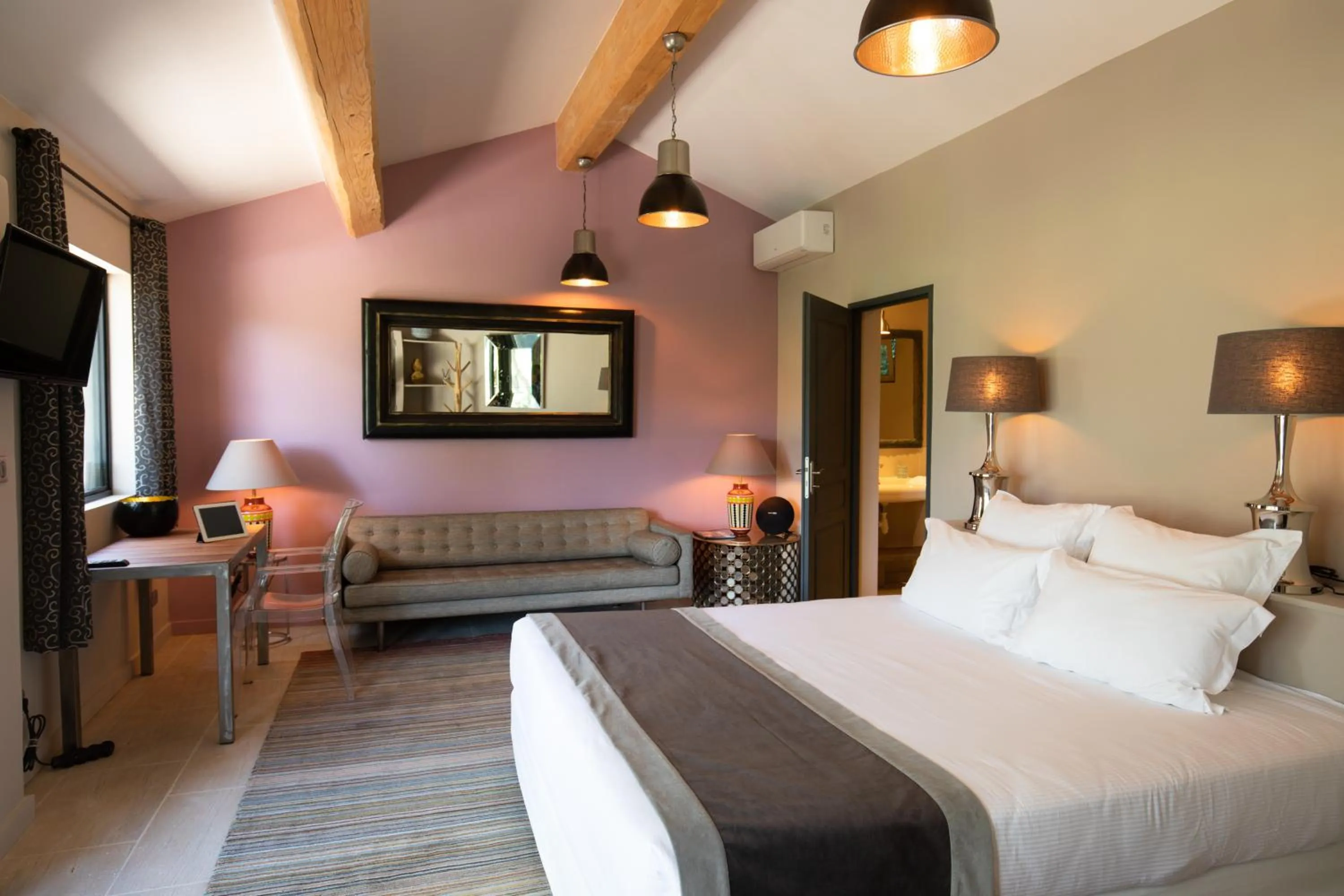 Photo of the whole room, Bed in Hôtel La Maison de Crillon