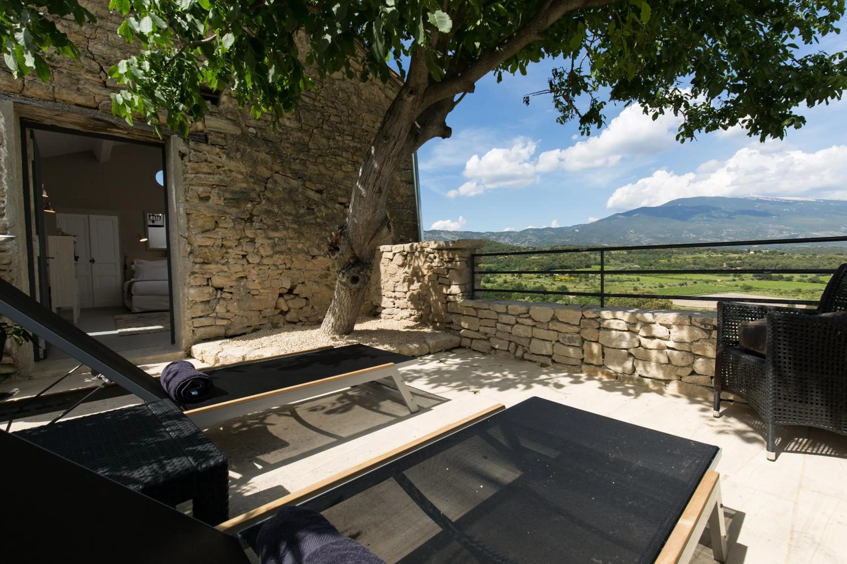 Patio in Hôtel La Maison de Crillon