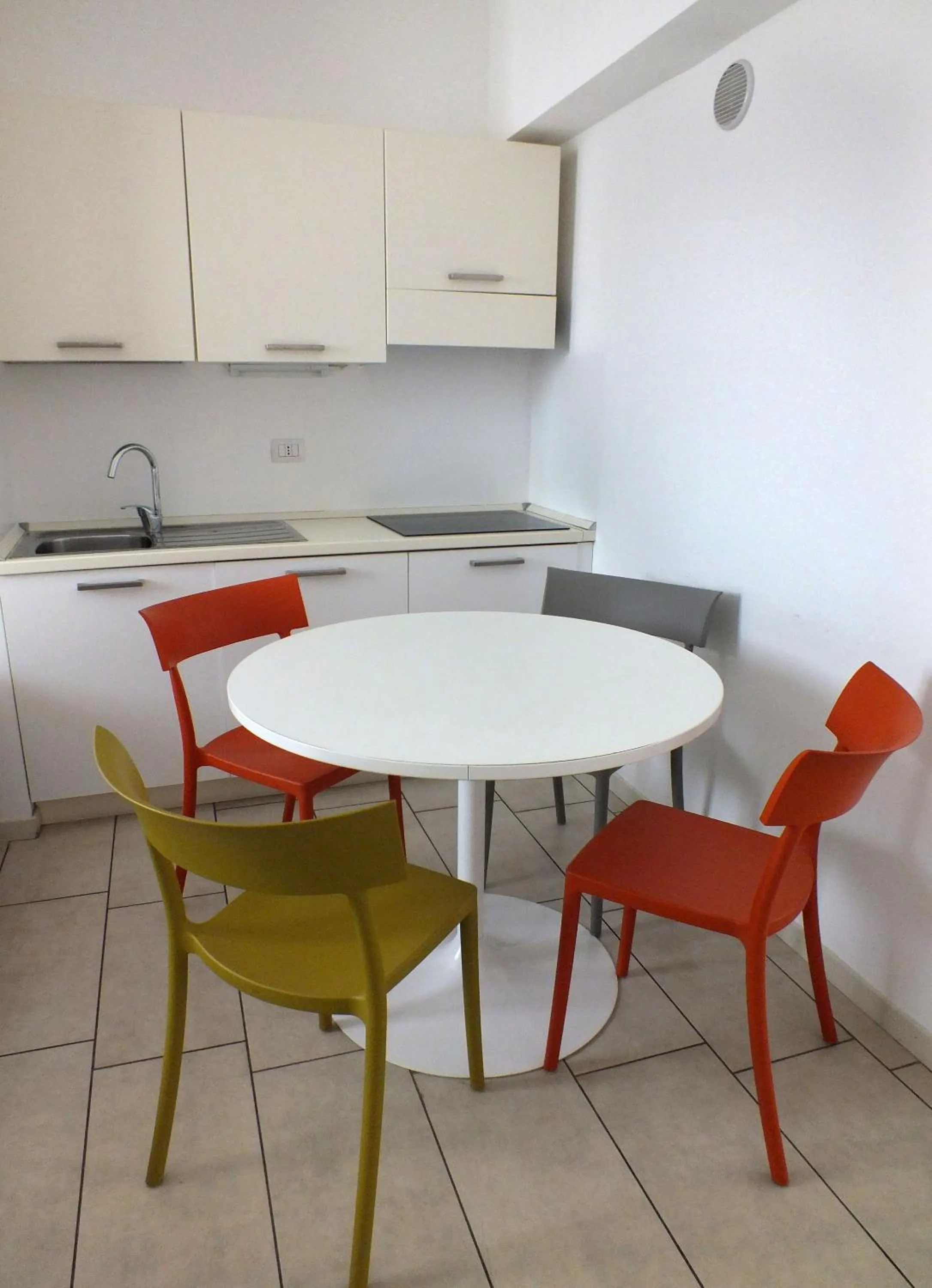 kitchen in BB Hotels Aparthotel Visconti