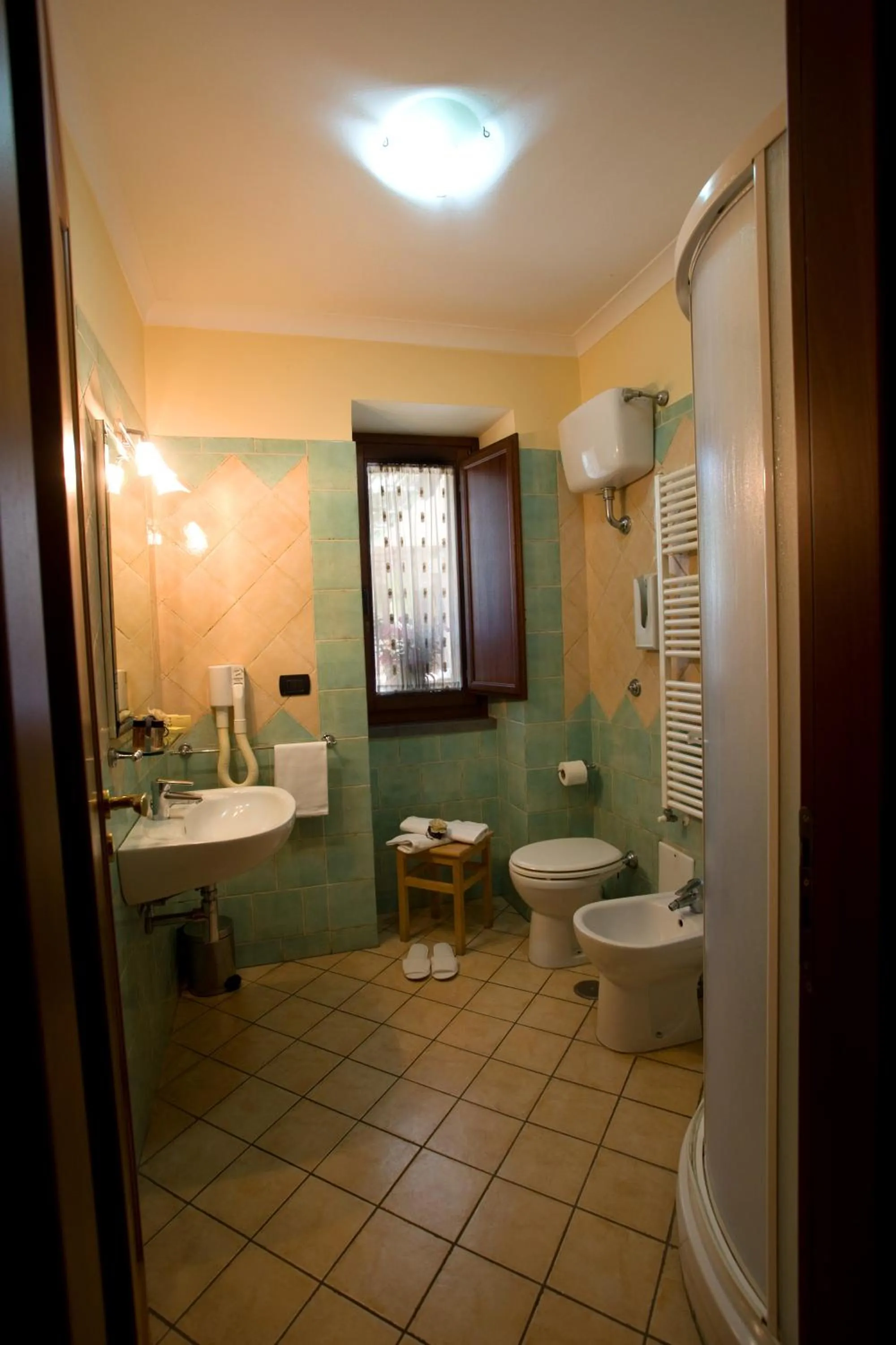 Toilet in Hotel Pace