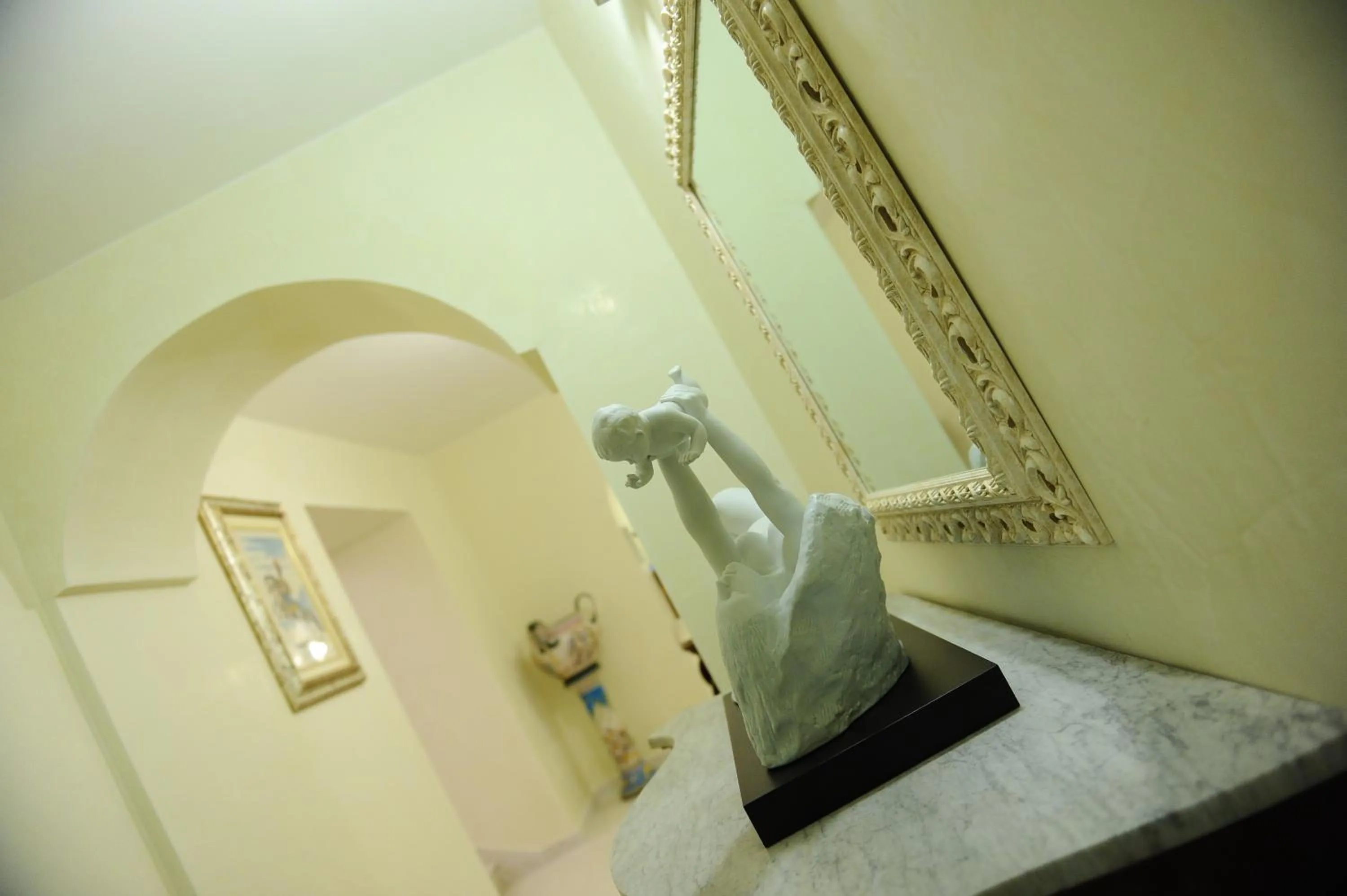 Decorative detail in Albergo Le Dodici Lune