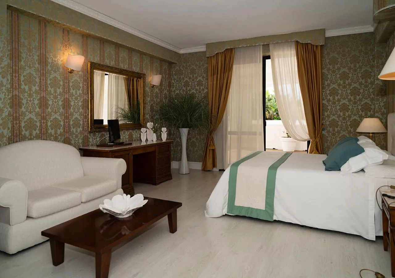 Photo of the whole room, Bed in Hotel Meridiana