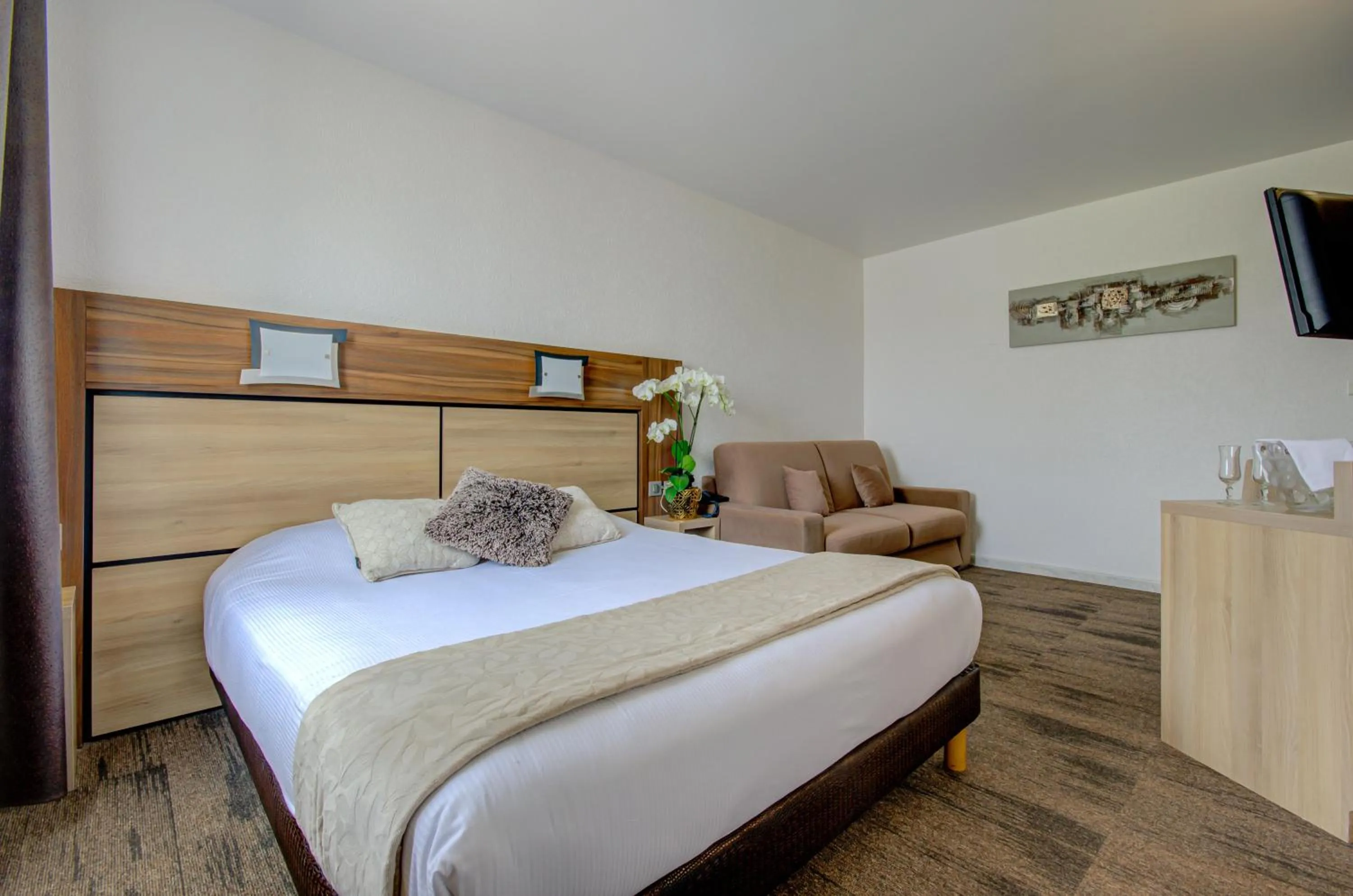 Bedroom, Bed in Eurotel Parc Expo Airport Montpellier