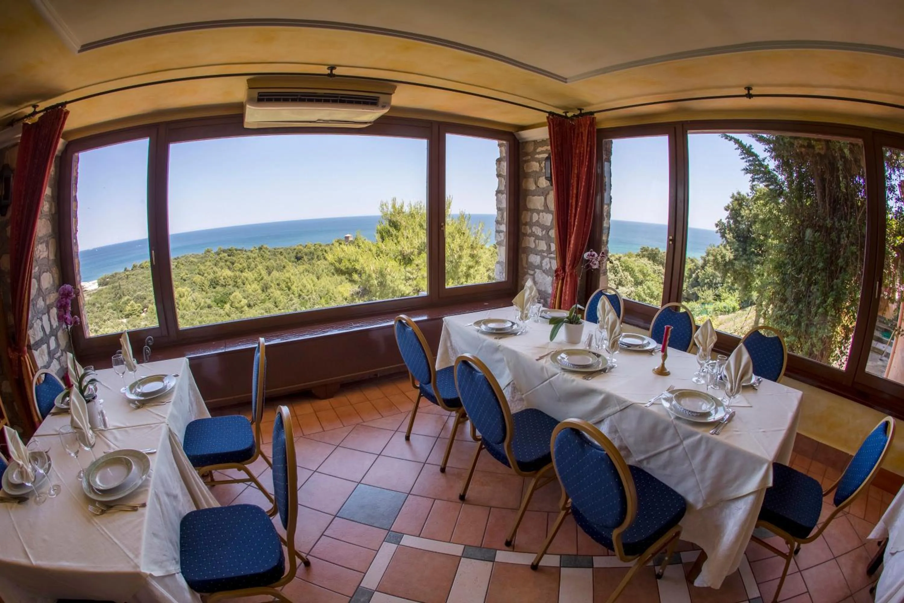 Restaurant/places to eat in Hotel Internazionale