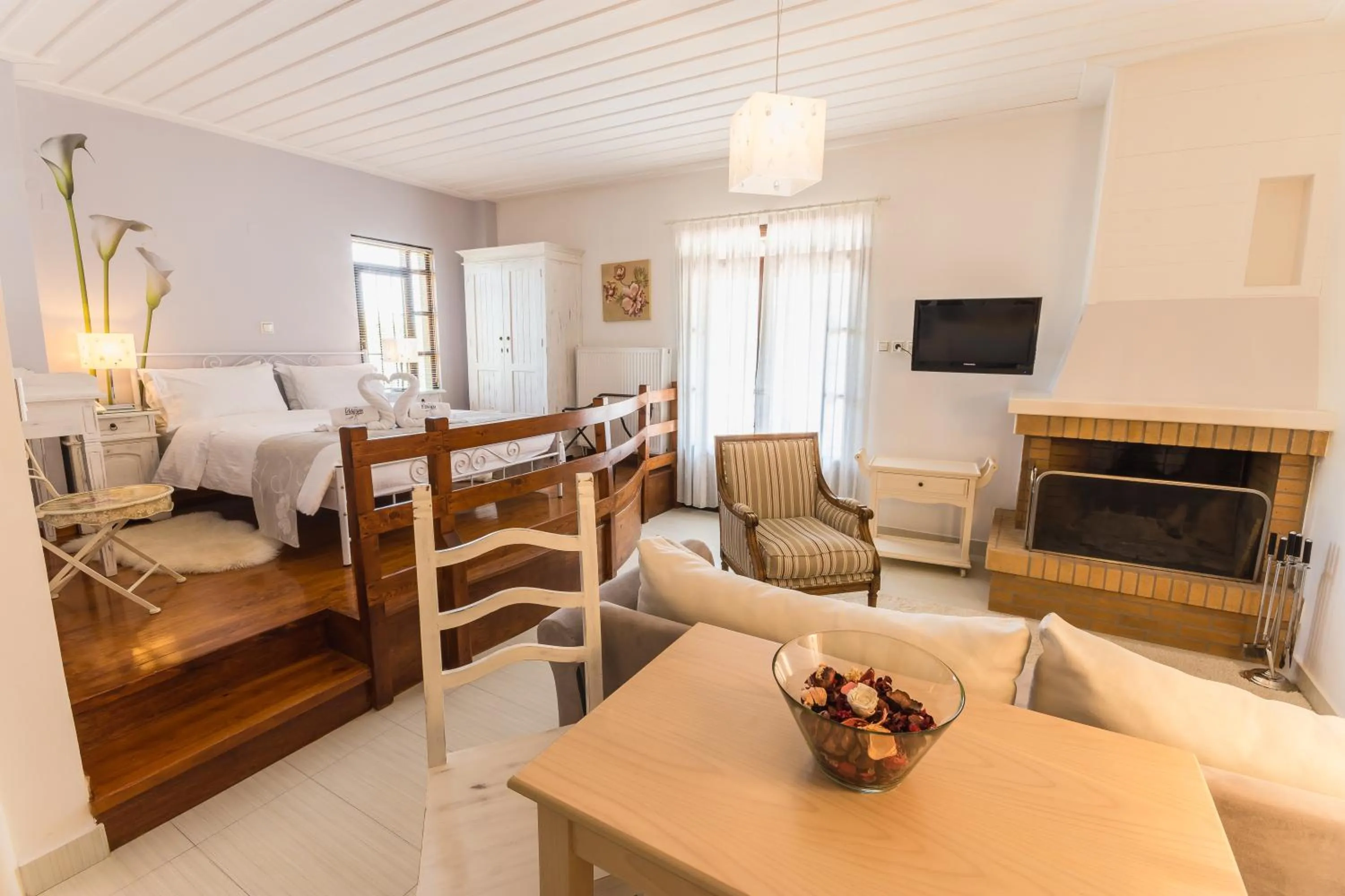Living room, Bed in Ilaeira Mountain Resort