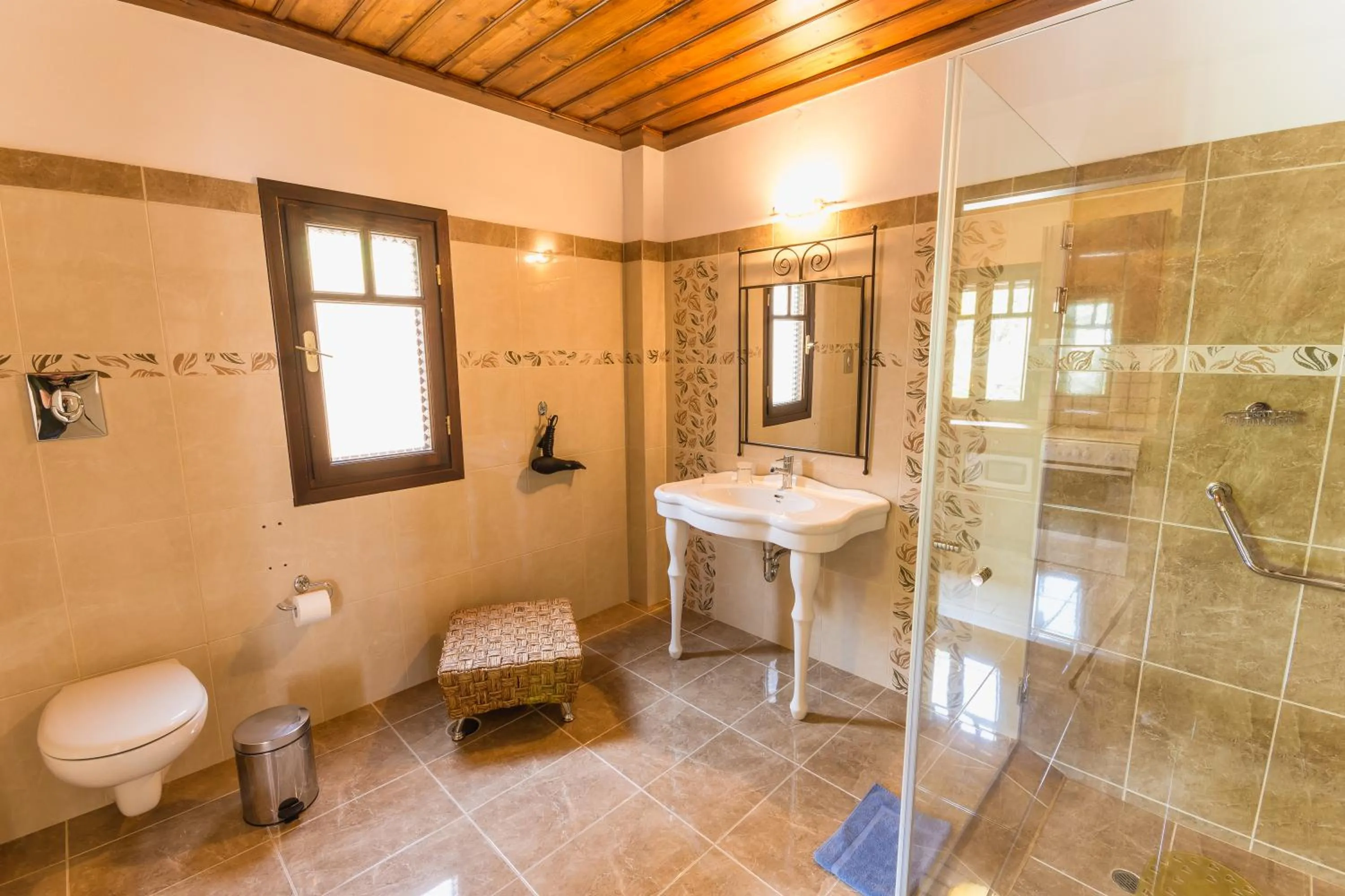 Bathroom in Ilaeira Mountain Resort