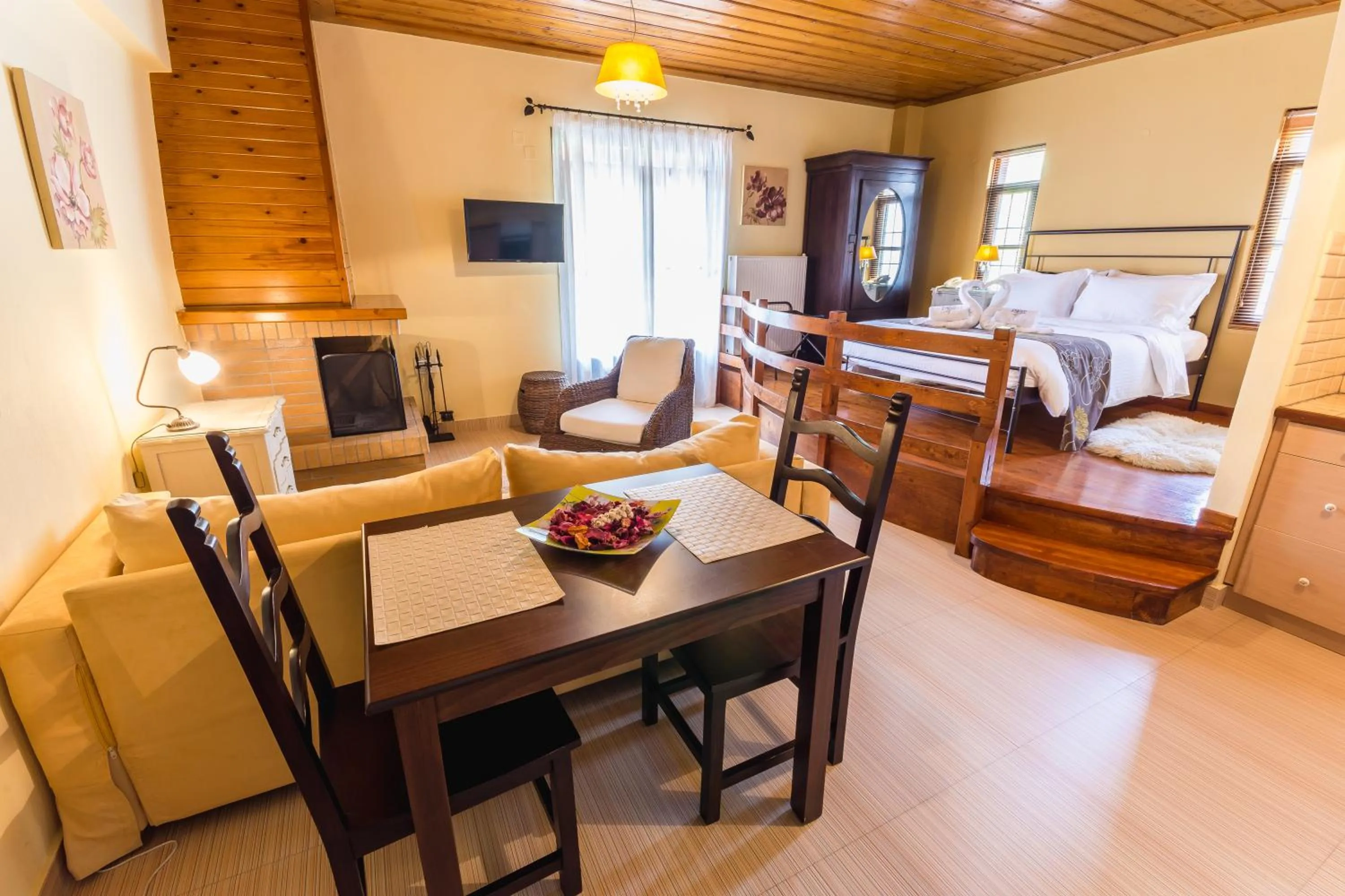Living room, Bed in Ilaeira Mountain Resort