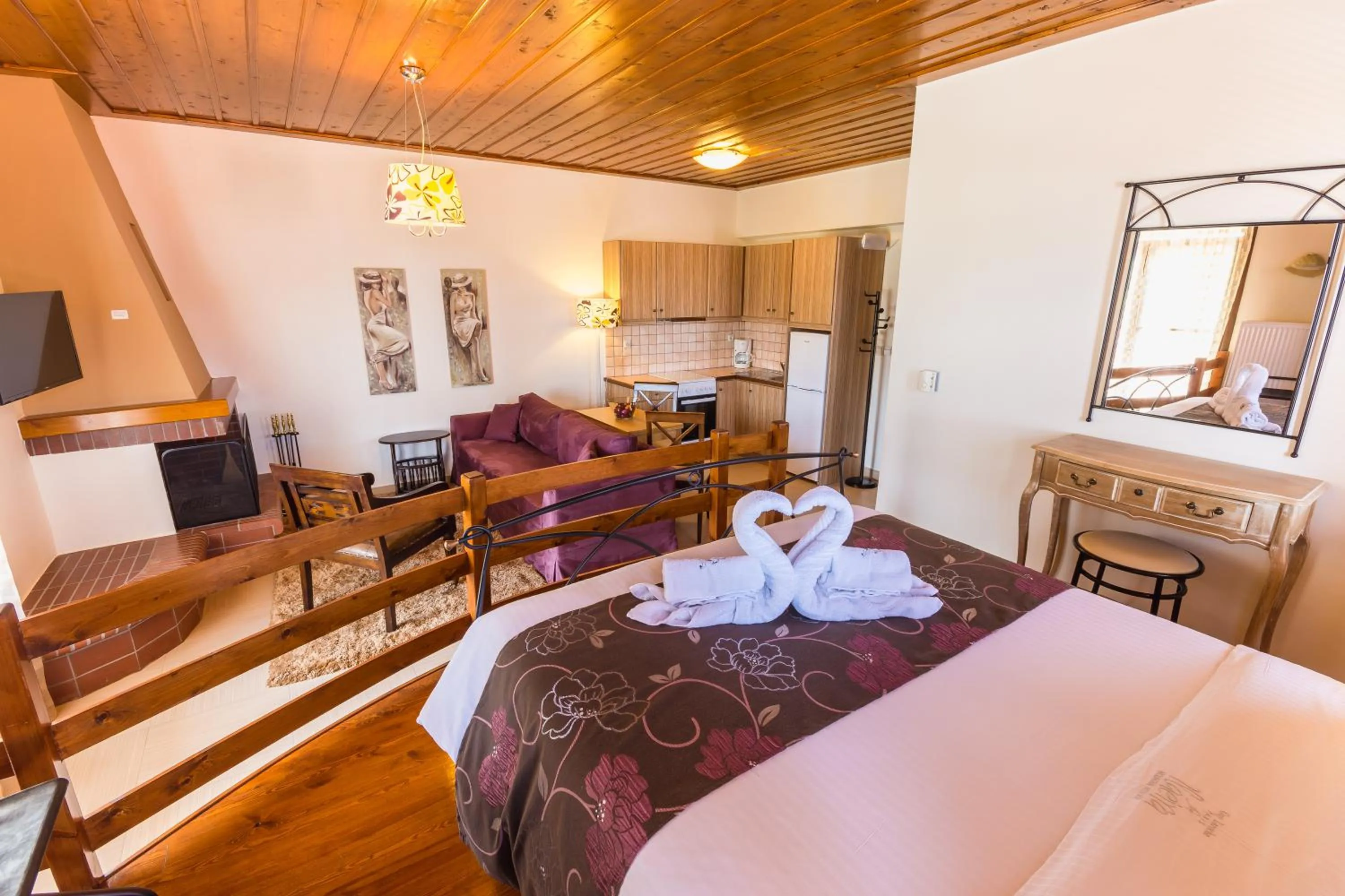 Living room, Bed in Ilaeira Mountain Resort