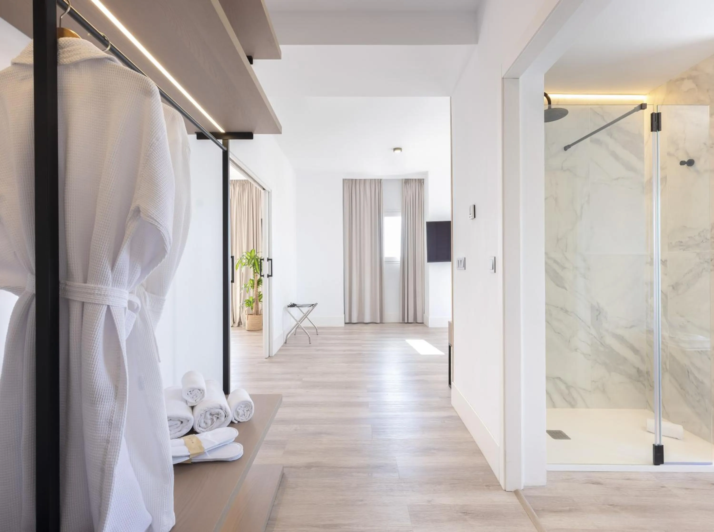 Shower in Hotel Melilla Puerto, Affiliated by Meliá