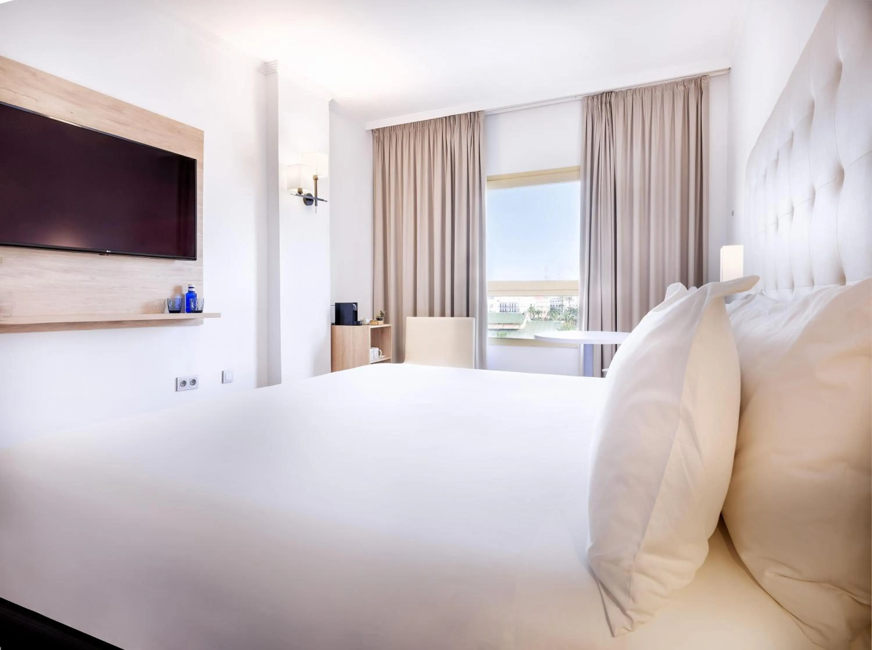 Bedroom, Bed in Hotel Melilla Puerto, Affiliated by Meliá