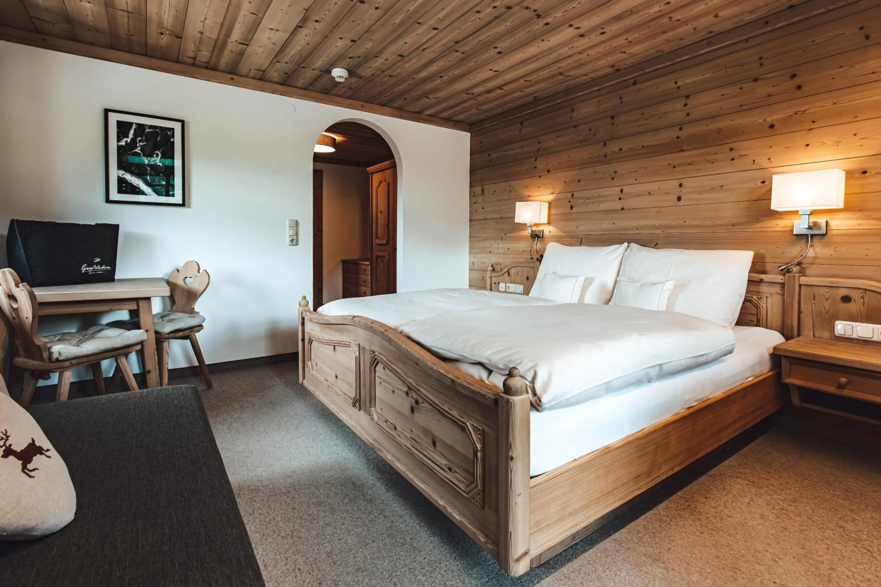 Photo of the whole room, Bed in Farm Hotel Chalet Grosslehen