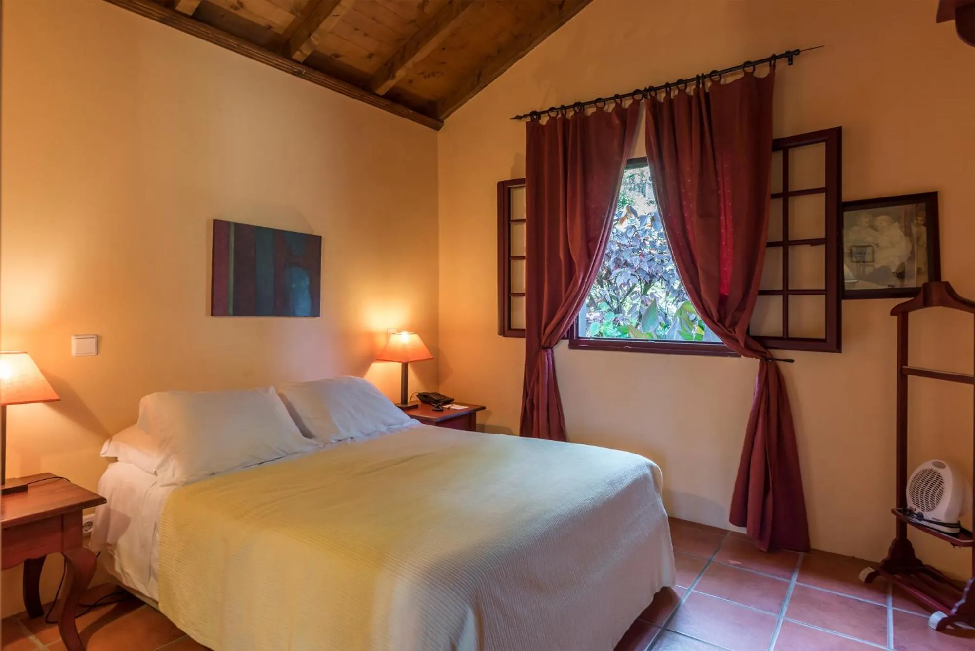 Bedroom, Bed in Pestana Quinta do Arco Nature & Rose Garden Hotel