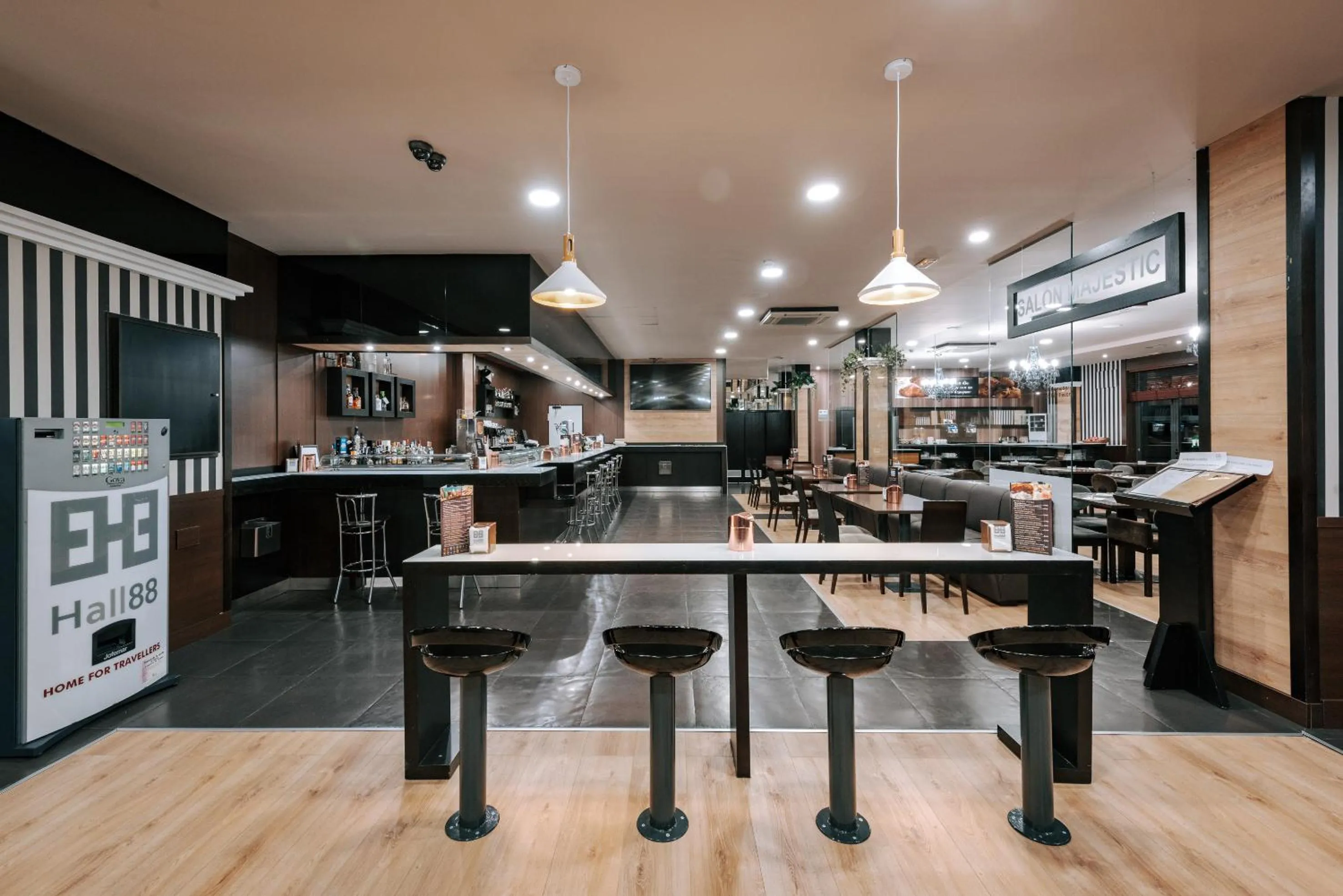 Lounge or bar in Zenit Aparthotel Hall 88