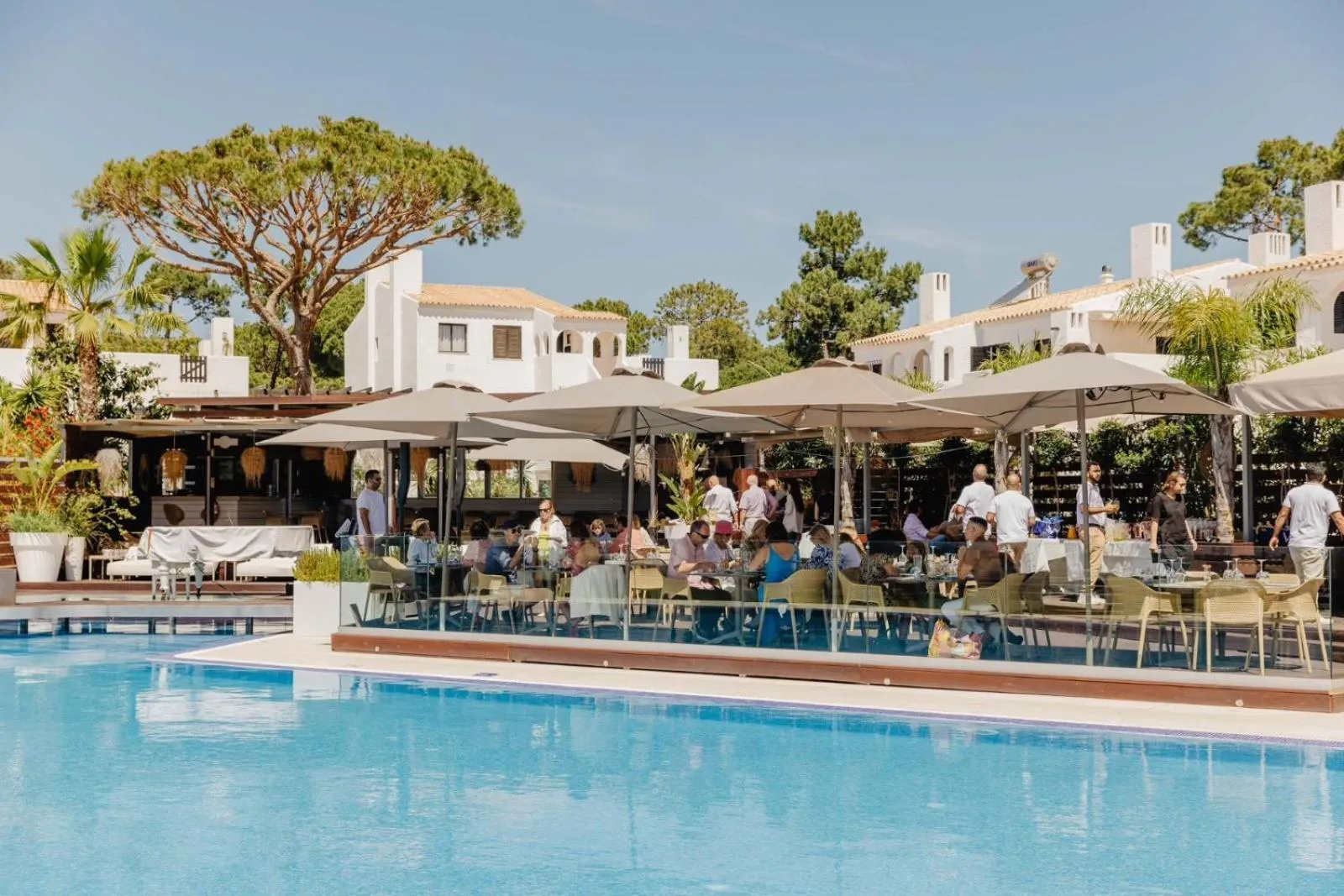 Property building in Apartamentos Honorio - Pool and Garden