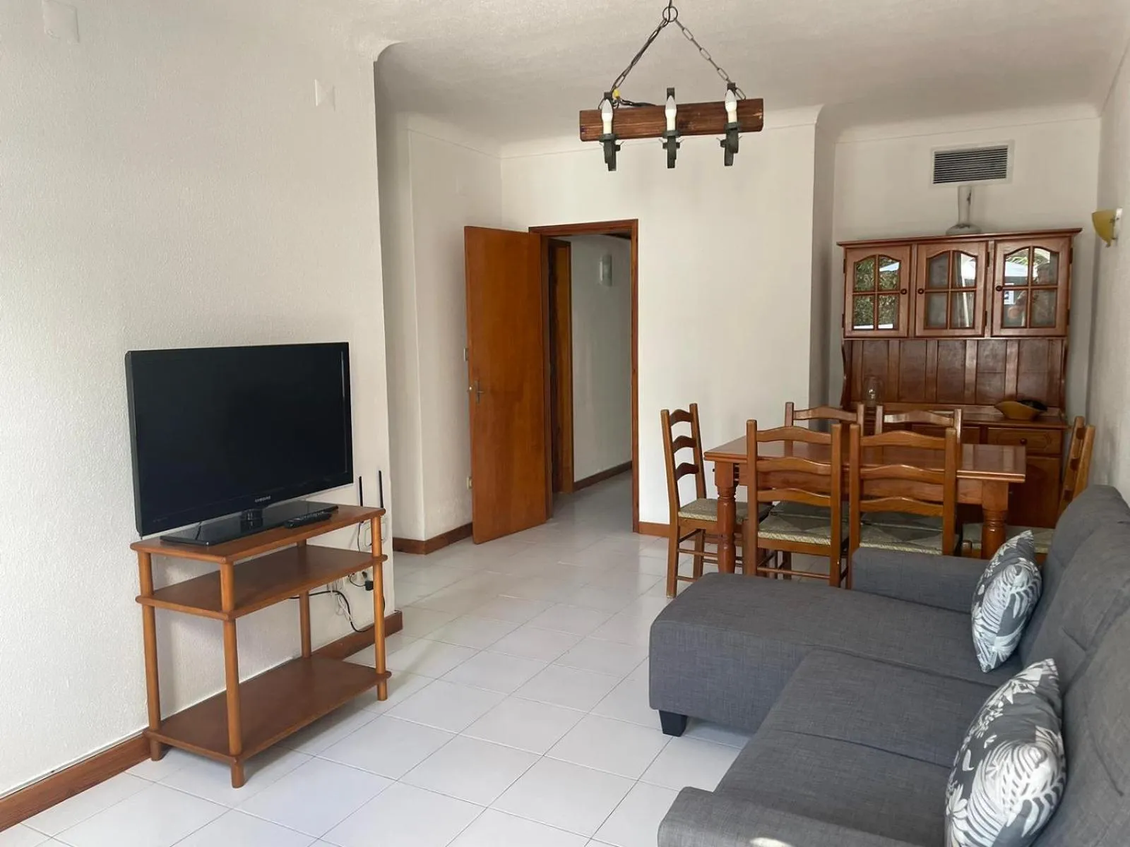 TV and multimedia in Apartamentos Honorio - Pool and Garden