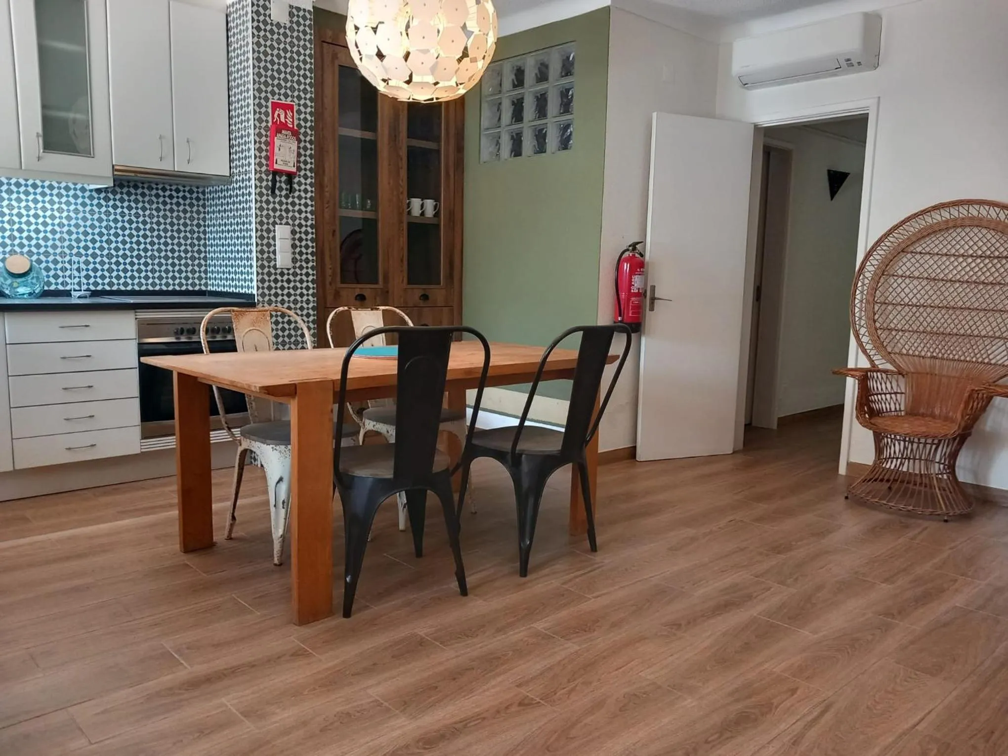 Kitchen or kitchenette in Apartamentos Honorio - Pool and Garden