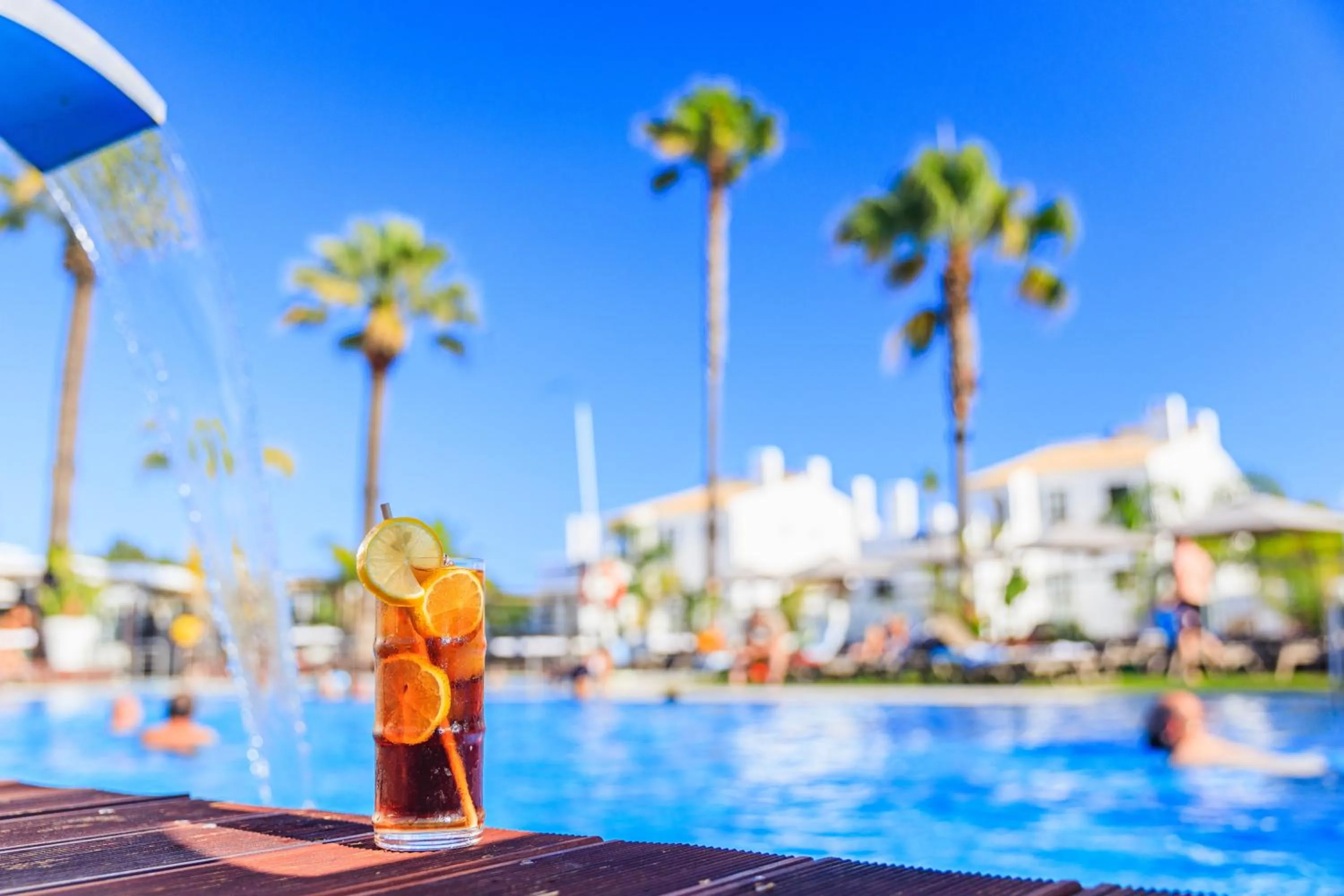 Restaurant/places to eat in Apartamentos Honorio - Pool and Garden