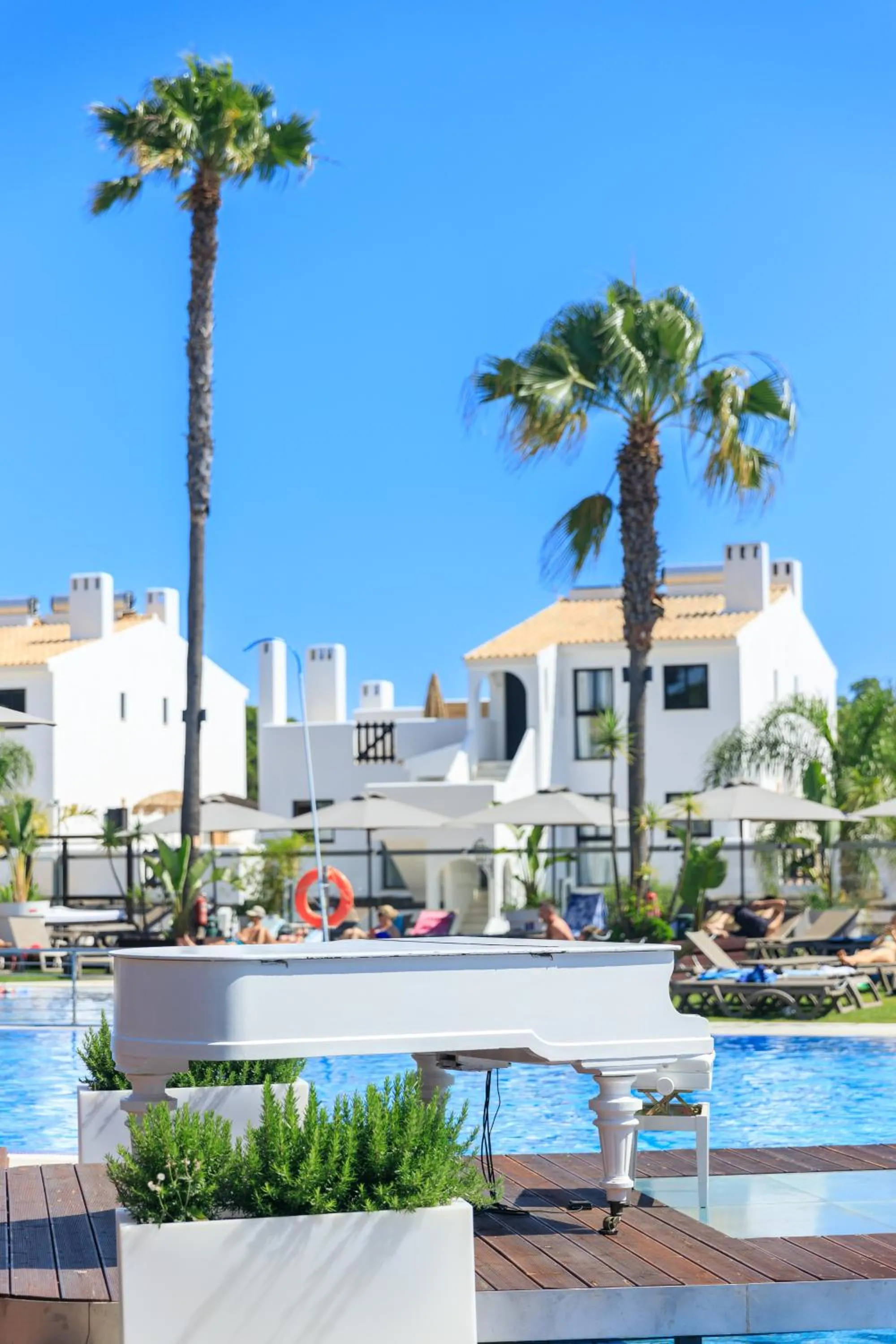 Restaurant/places to eat in Apartamentos Honorio - Pool and Garden