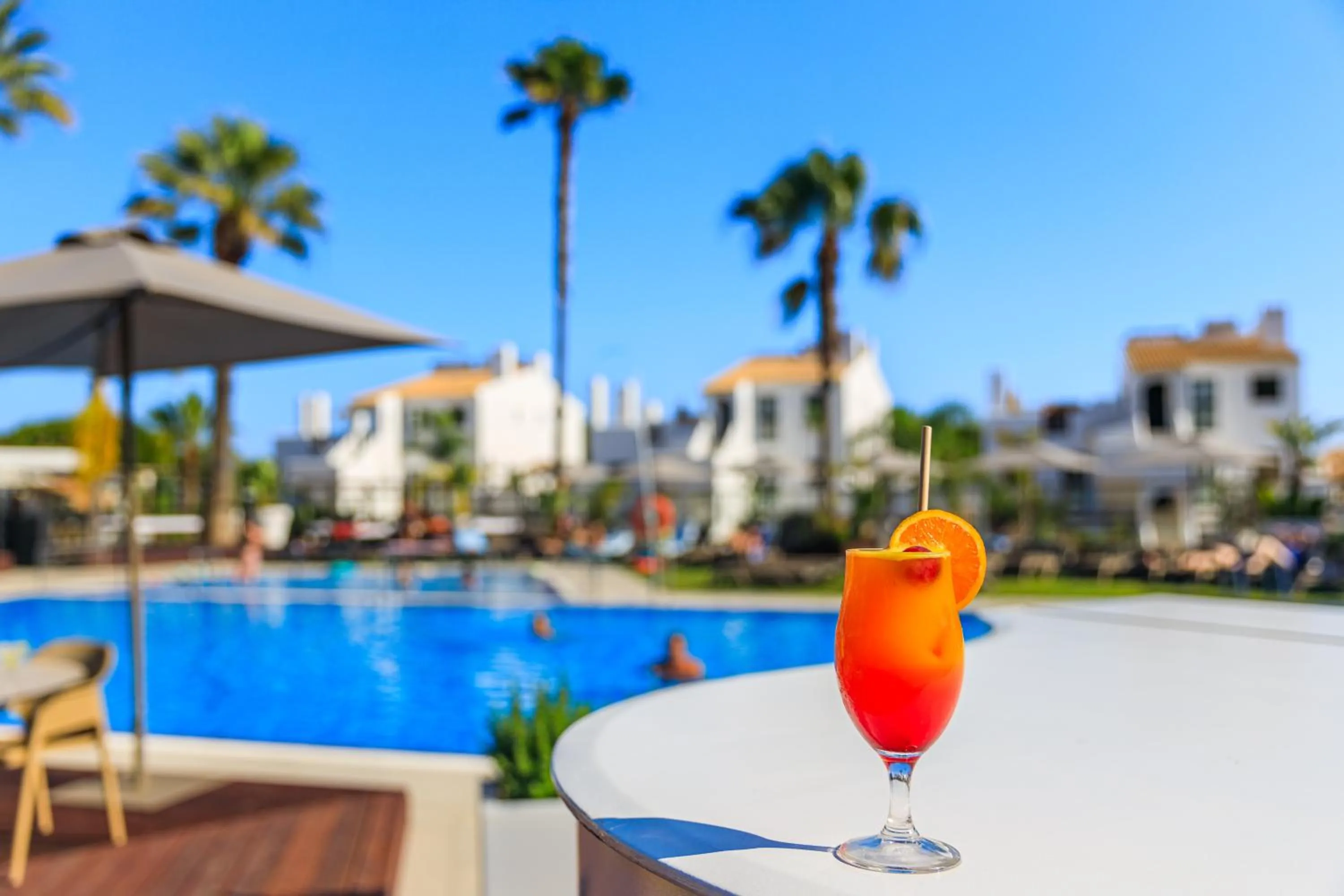 Restaurant/places to eat in Apartamentos Honorio - Pool and Garden