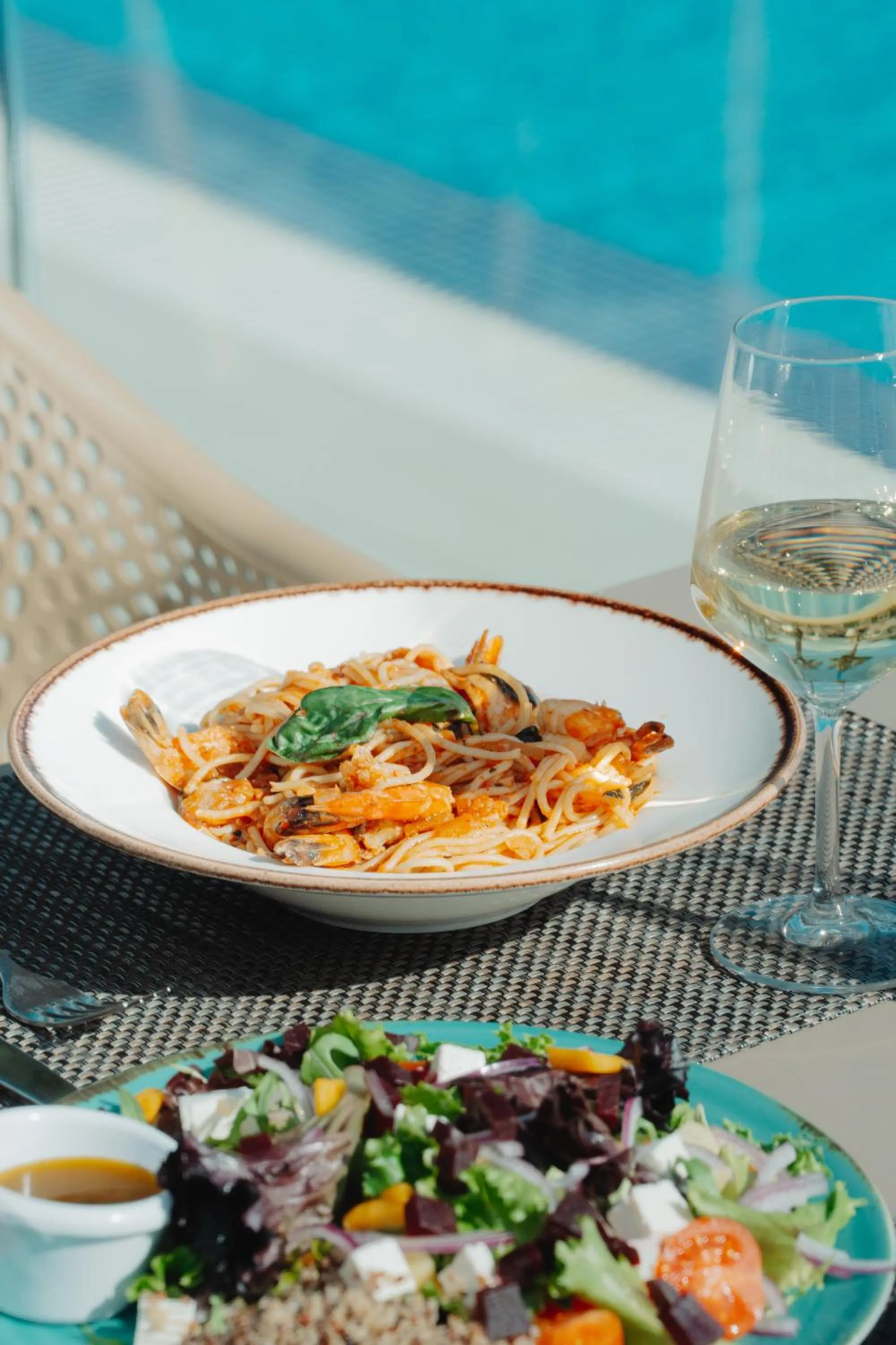 Restaurant/places to eat in Apartamentos Honorio - Pool and Garden