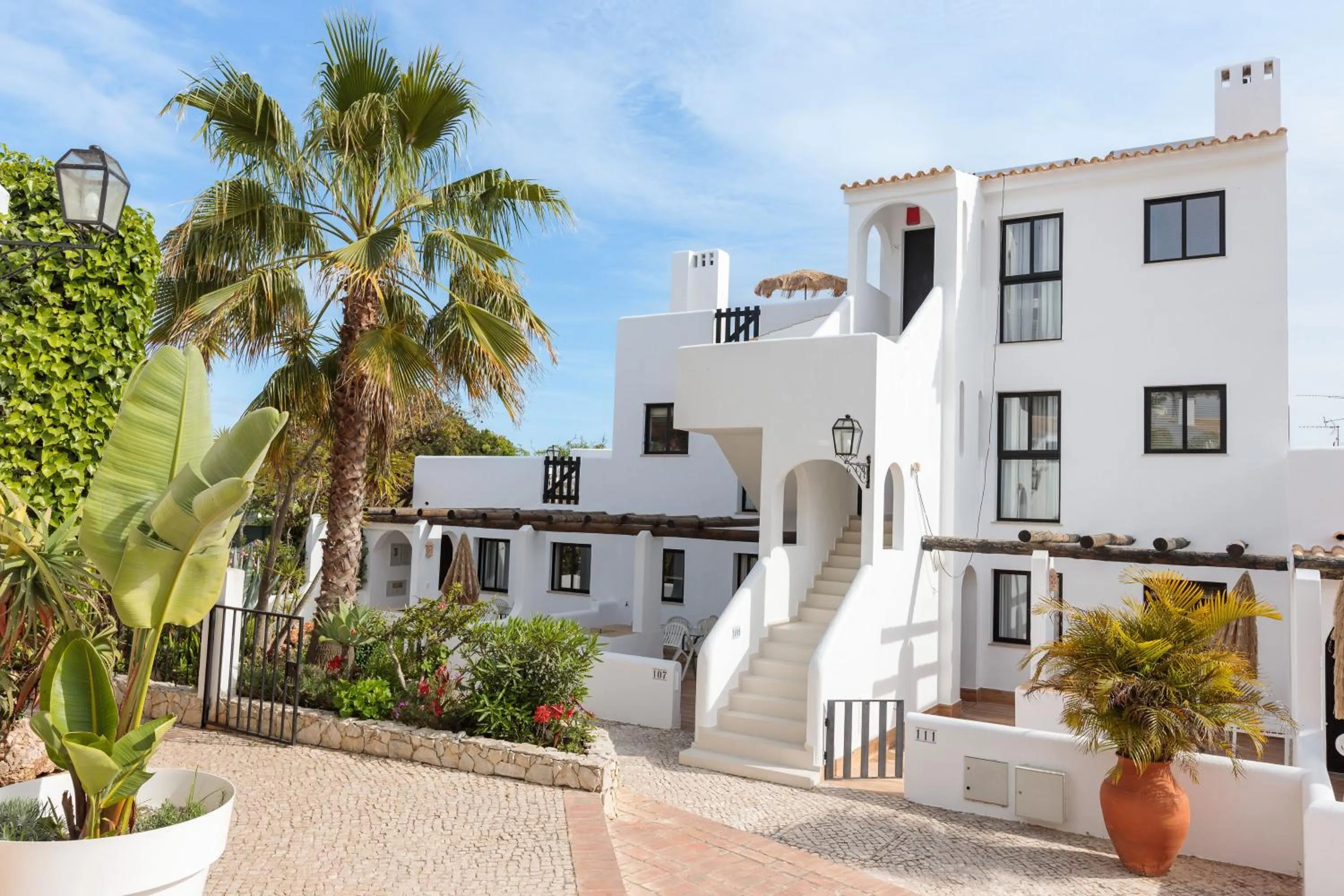 Garden in Apartamentos Honorio - Pool and Garden