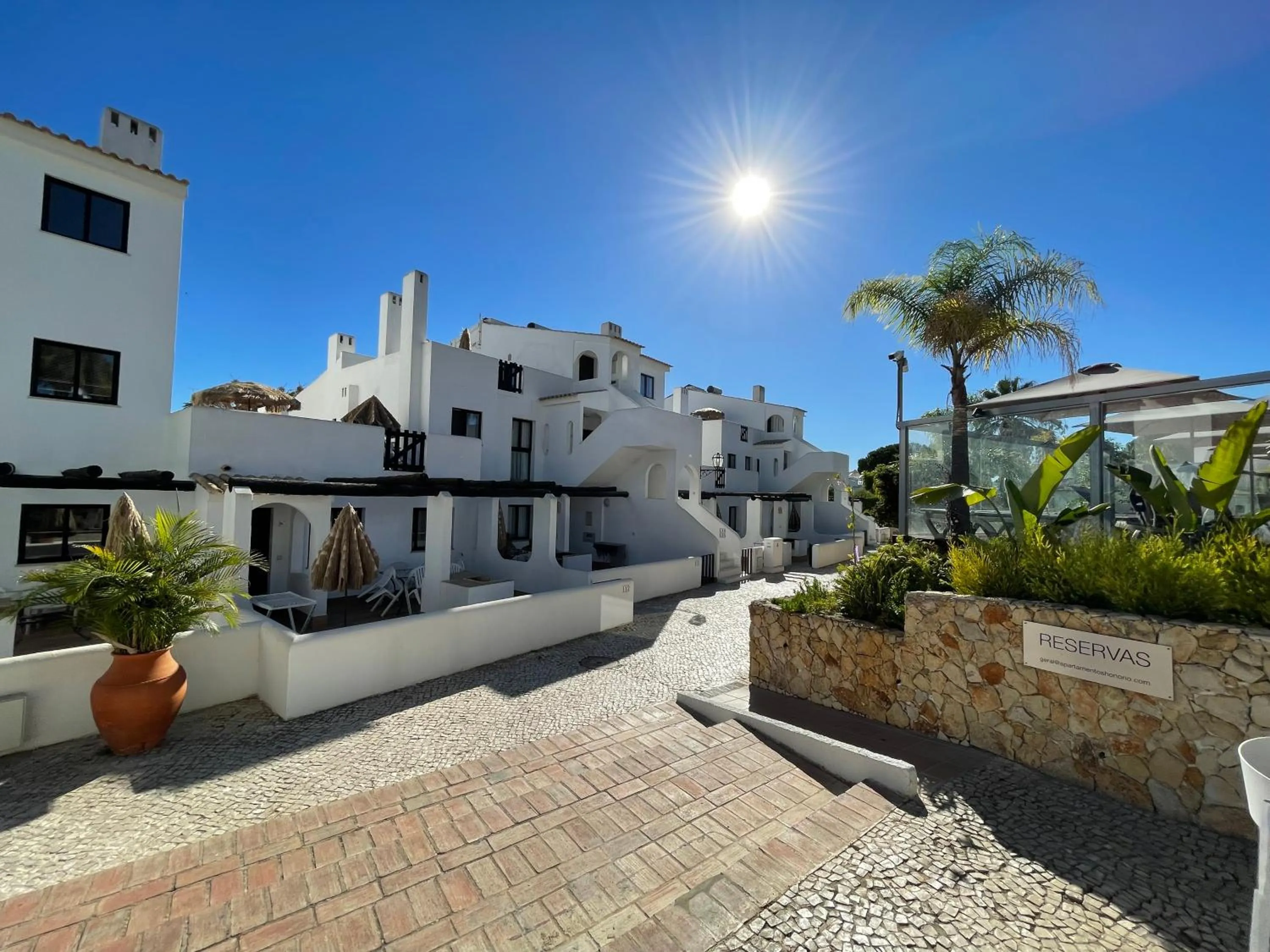 Property building in Apartamentos Honorio - Pool and Garden