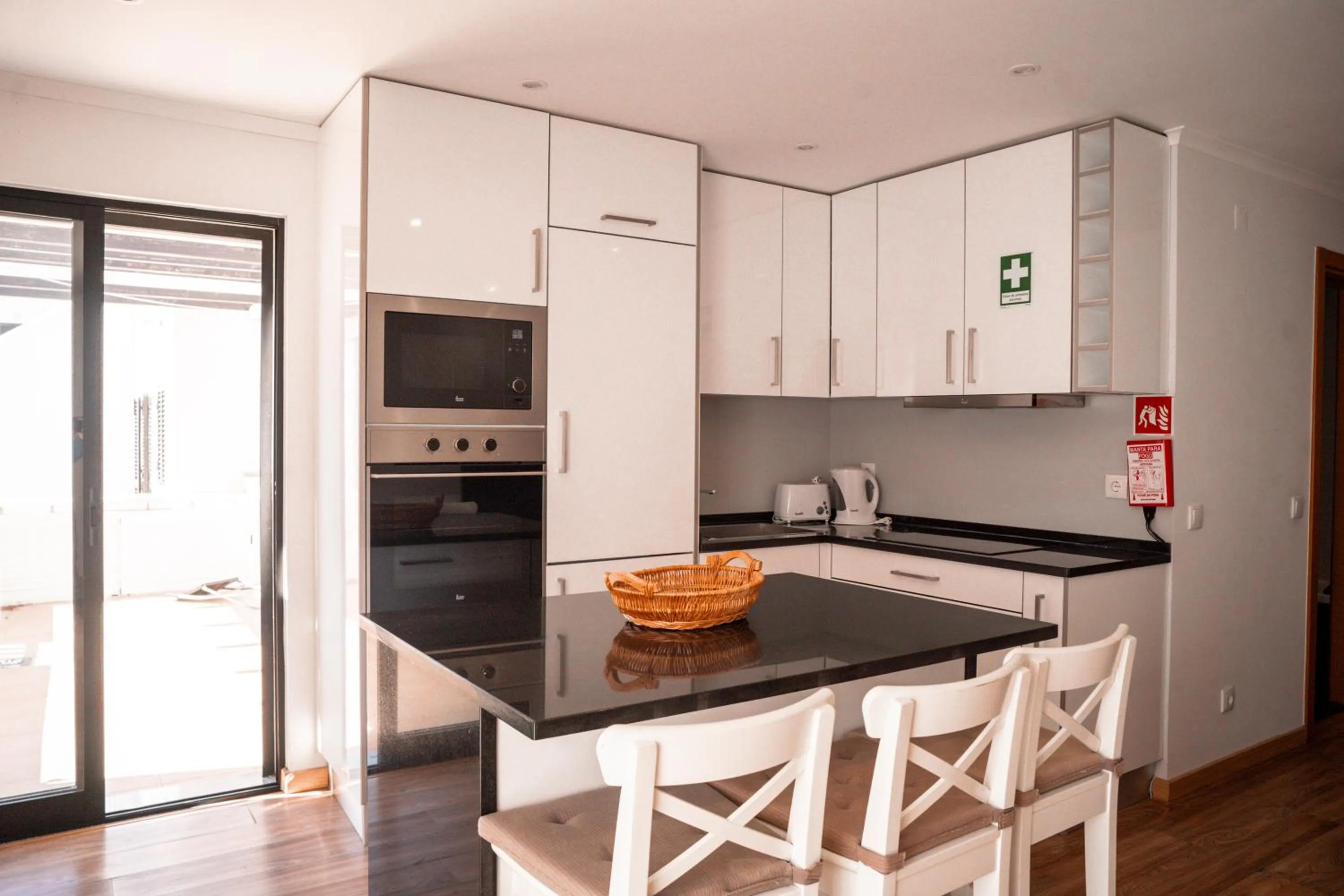 Kitchen or kitchenette in Apartamentos Honorio - Pool and Garden