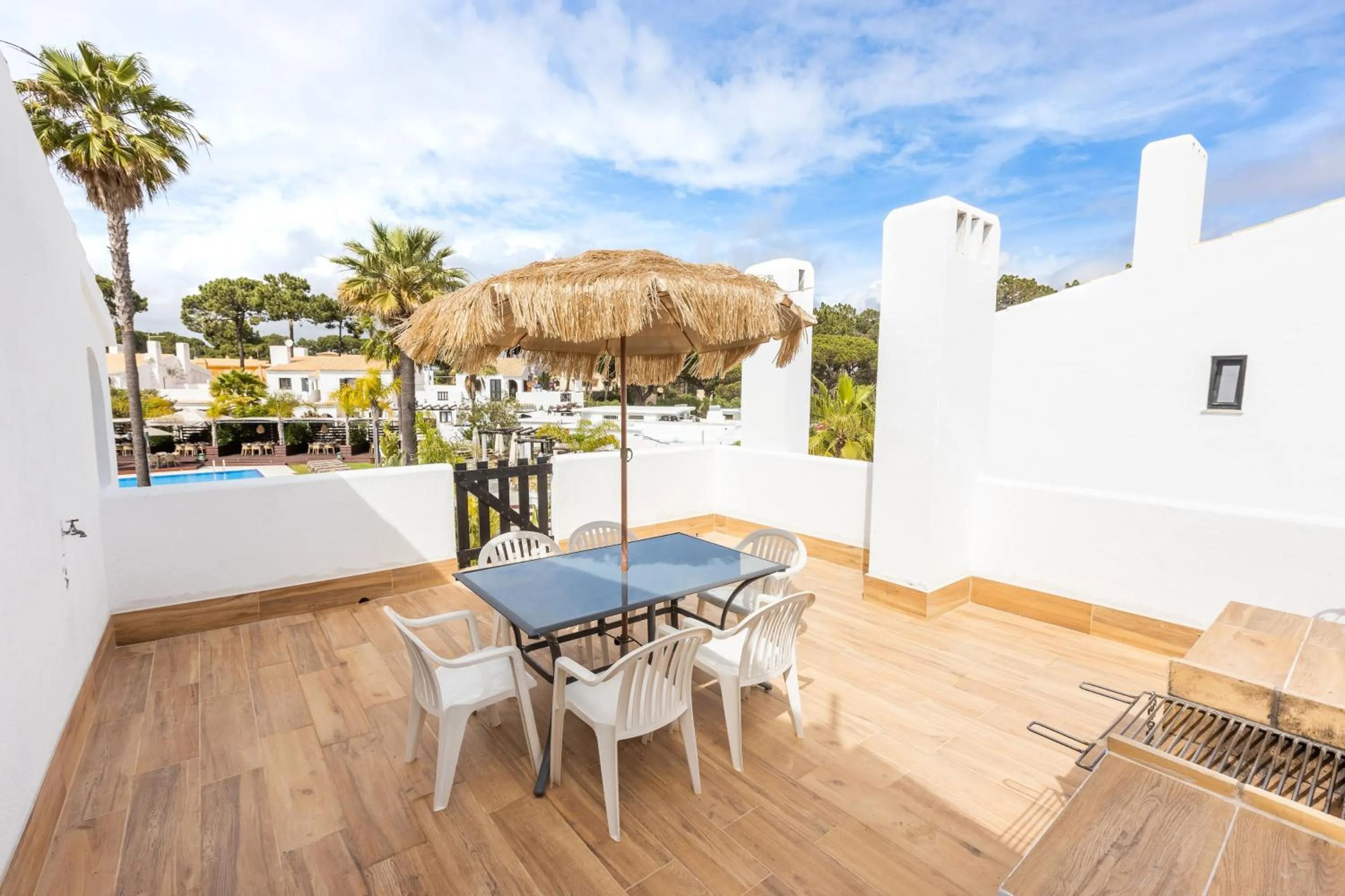 Patio in Apartamentos Honorio - Pool and Garden