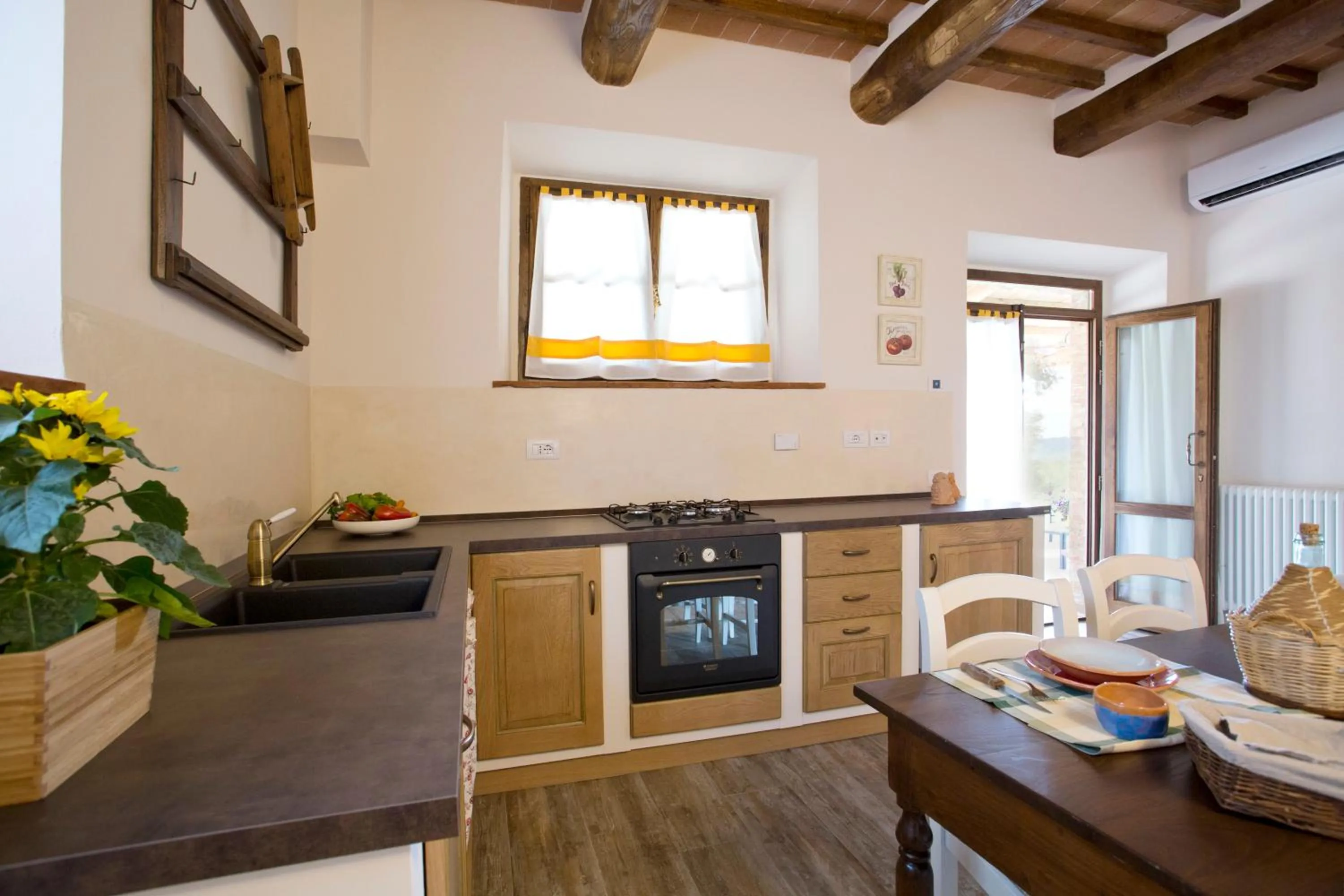 Kitchen or kitchenette in Casale San Galgano