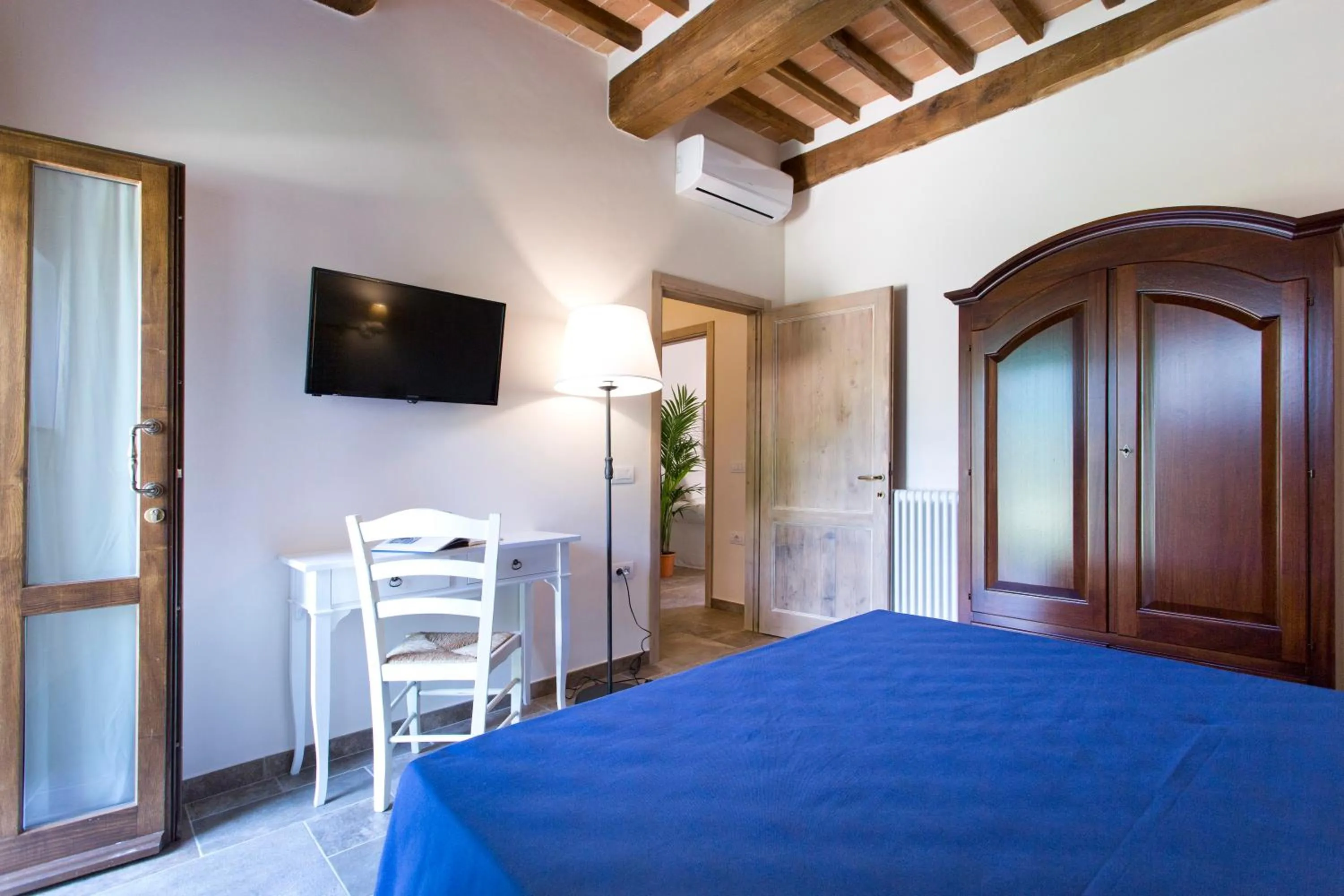 TV and multimedia, Bed in Casale San Galgano