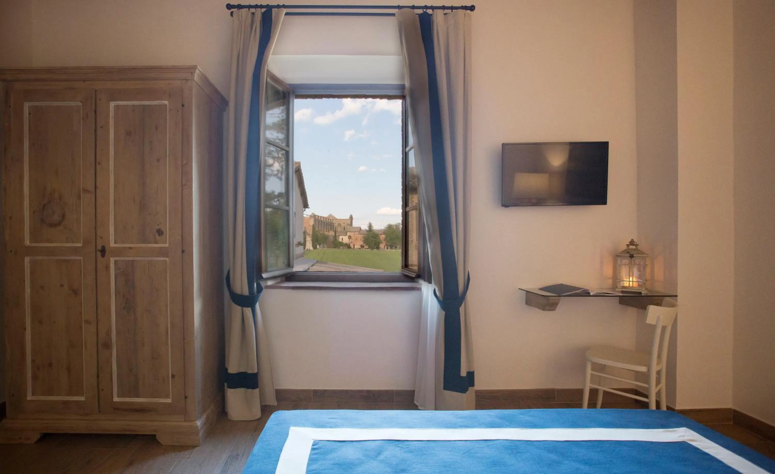 TV and multimedia, Bed in Casale San Galgano