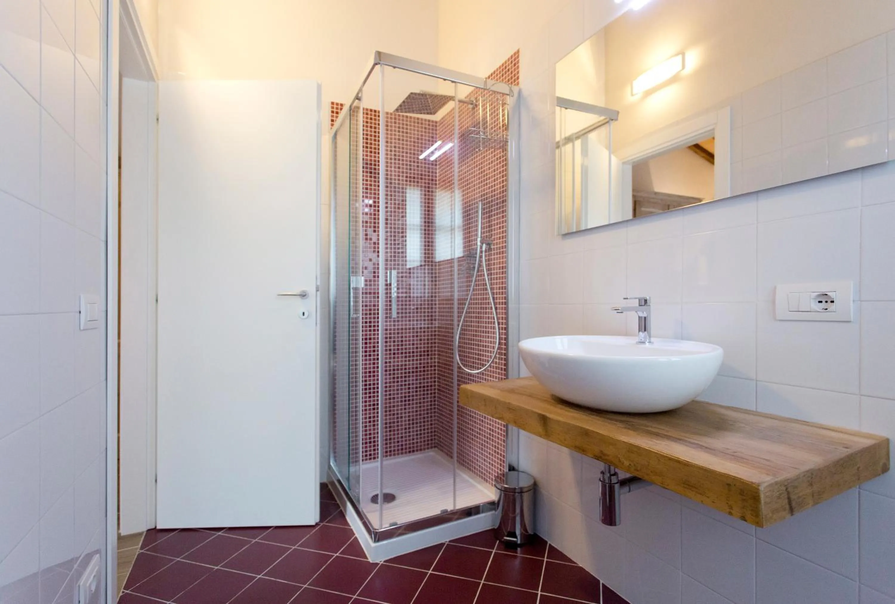 Shower in Casale San Galgano