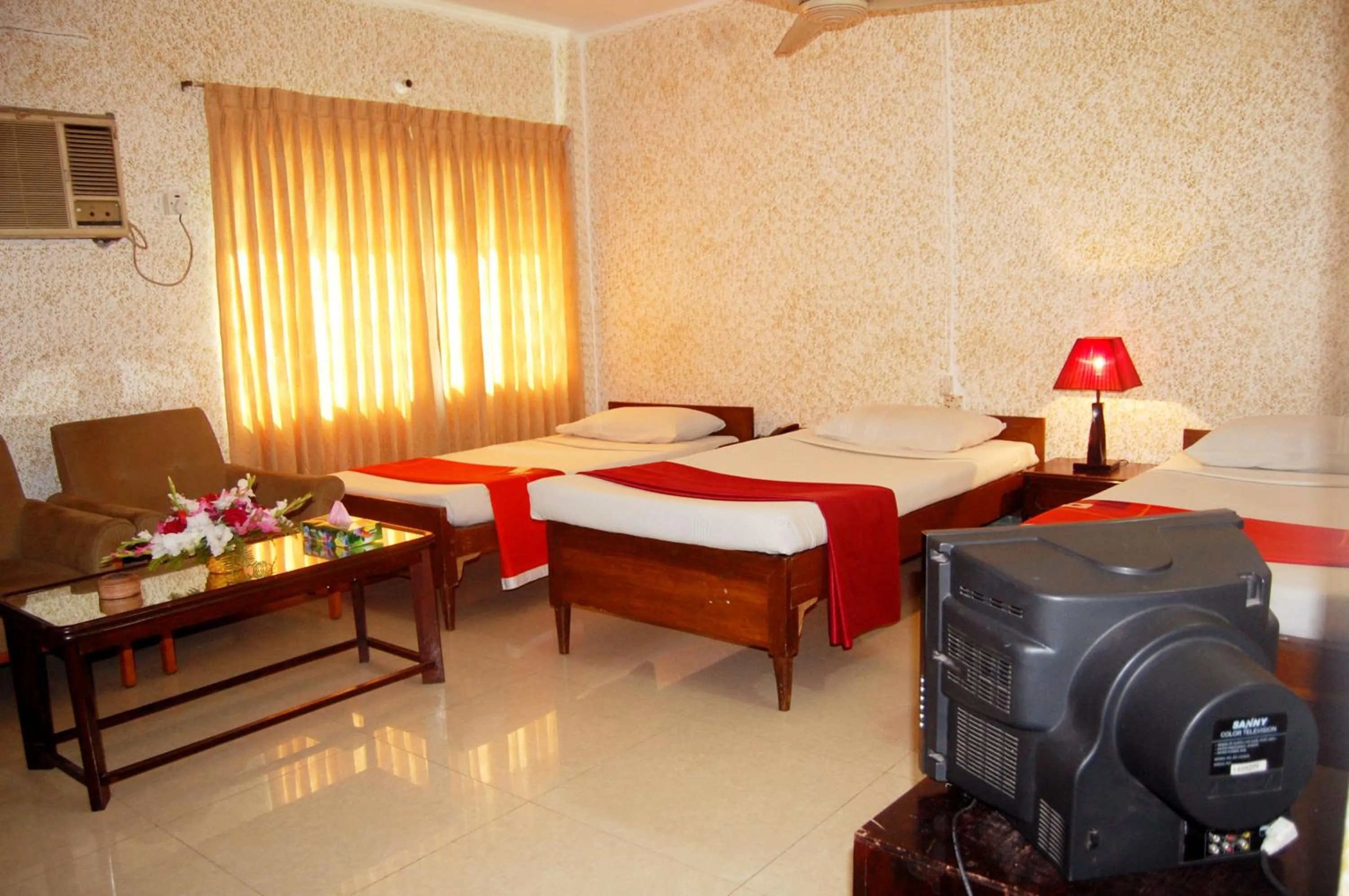 Bed in Hotel Swiss Garden International